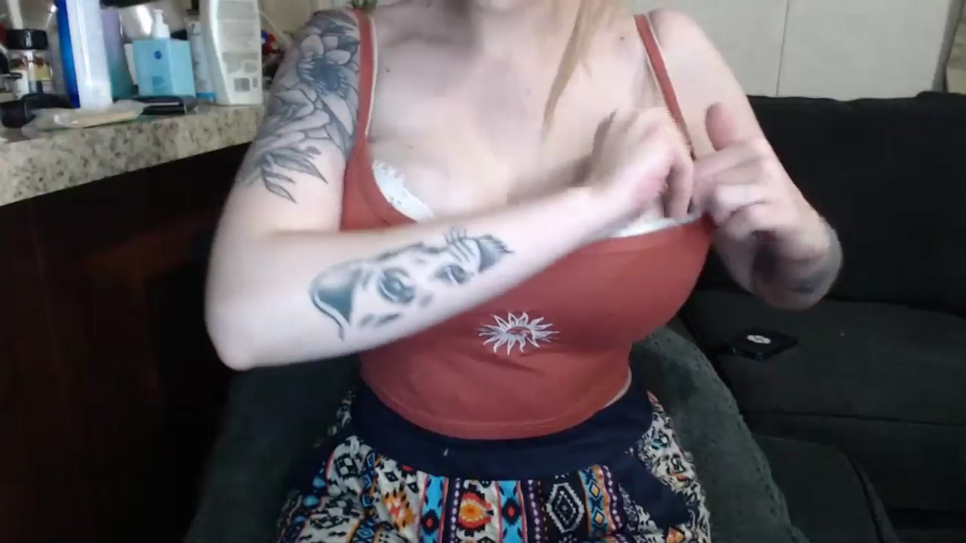 Gallery image thumbnail from Sofieyoungxxx's myfreecams stream on, 04/26/2024, 11:51 image 6 of 20