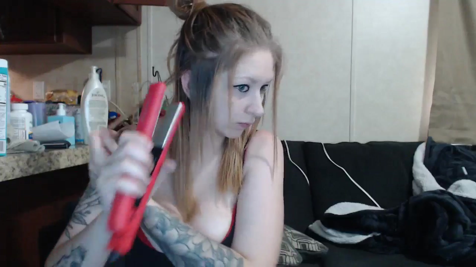 Gallery image thumbnail from Sofieyoungxxx's myfreecams stream on, 04/27/2024, 12:06 image 20 of 20