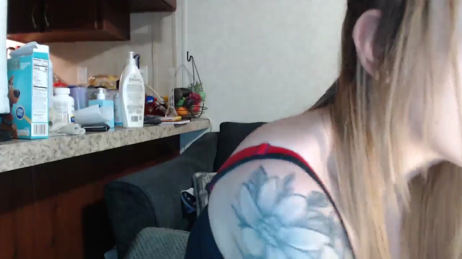 Gallery image thumbnail from Sofieyoungxxx's myfreecams stream on, 04/27/2024, 12:06 image 11 of 20