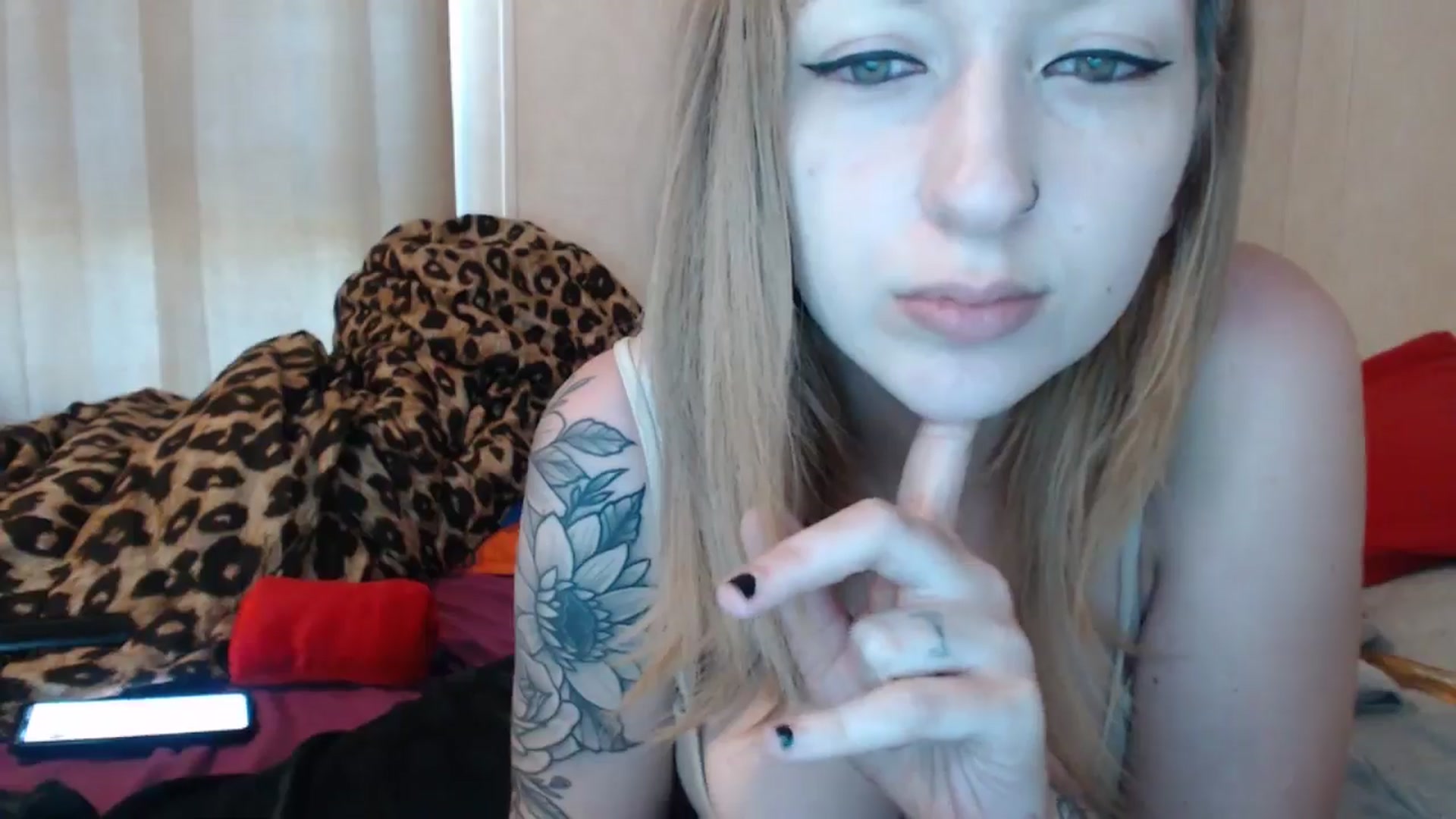 Gallery image thumbnail from Sofieyoungxxx's myfreecams stream on, 05/02/2024, 13:29 image 16 of 20