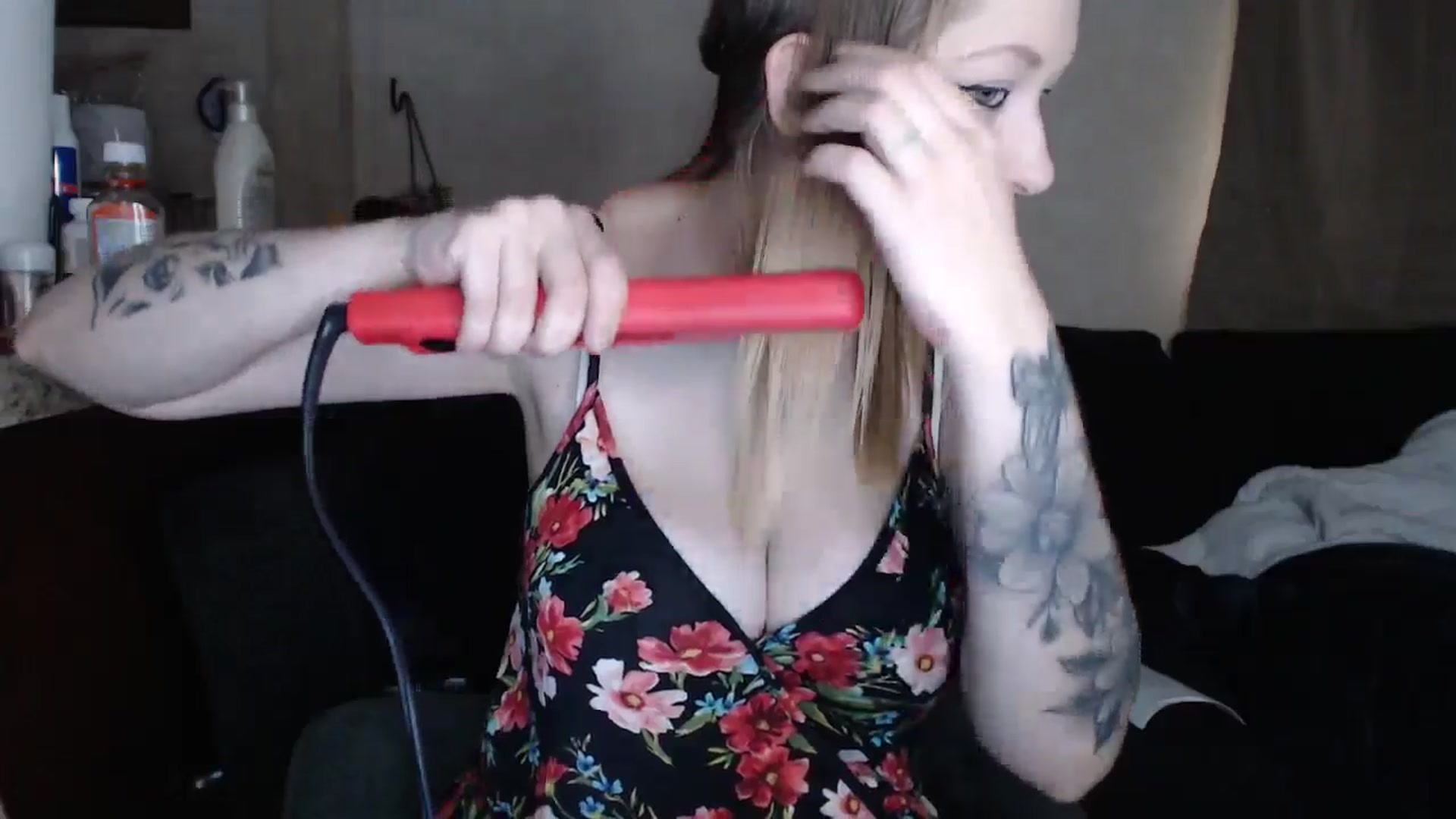 Gallery image thumbnail from Sofieyoungxxx's myfreecams stream on, 05/03/2024, 11:47 image 6 of 20