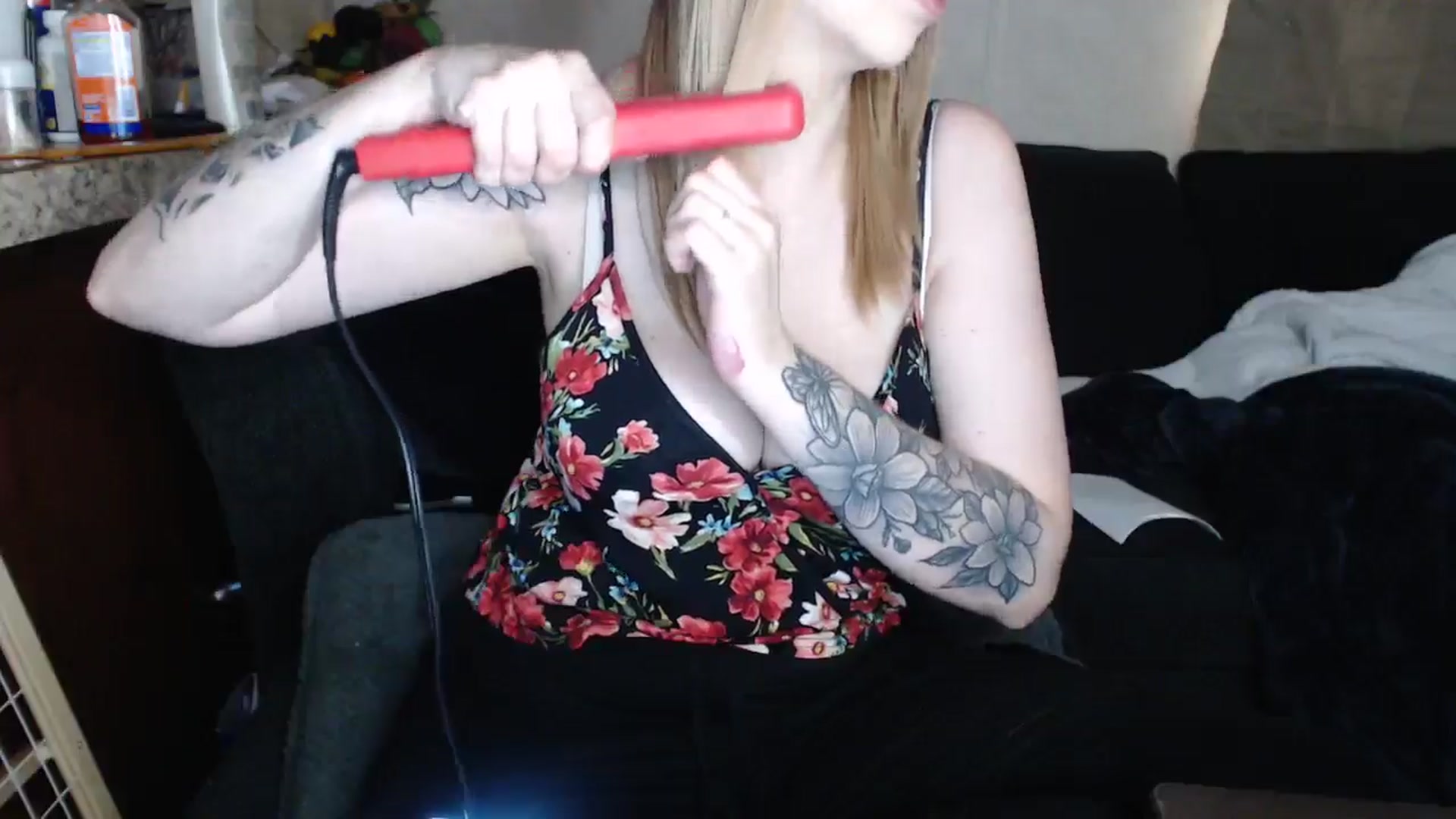 Gallery image thumbnail from Sofieyoungxxx's myfreecams stream on, 05/03/2024, 11:47 image 16 of 20