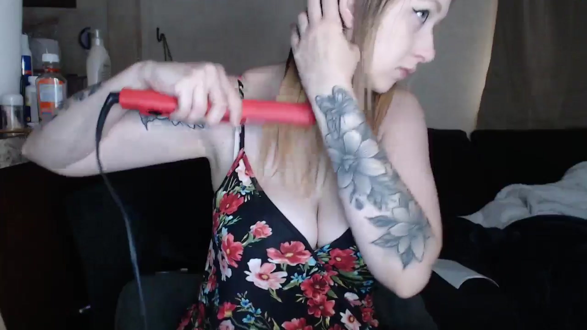 Gallery image thumbnail from Sofieyoungxxx's myfreecams stream on, 05/03/2024, 11:47 image 8 of 20
