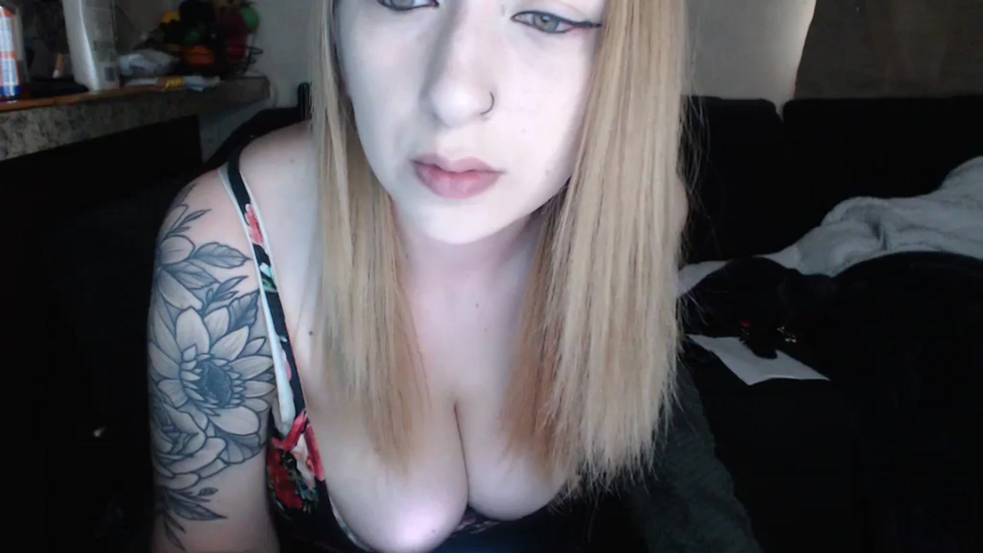 Gallery image thumbnail from Sofieyoungxxx's myfreecams stream on, 05/03/2024, 12:48 image 6 of 20