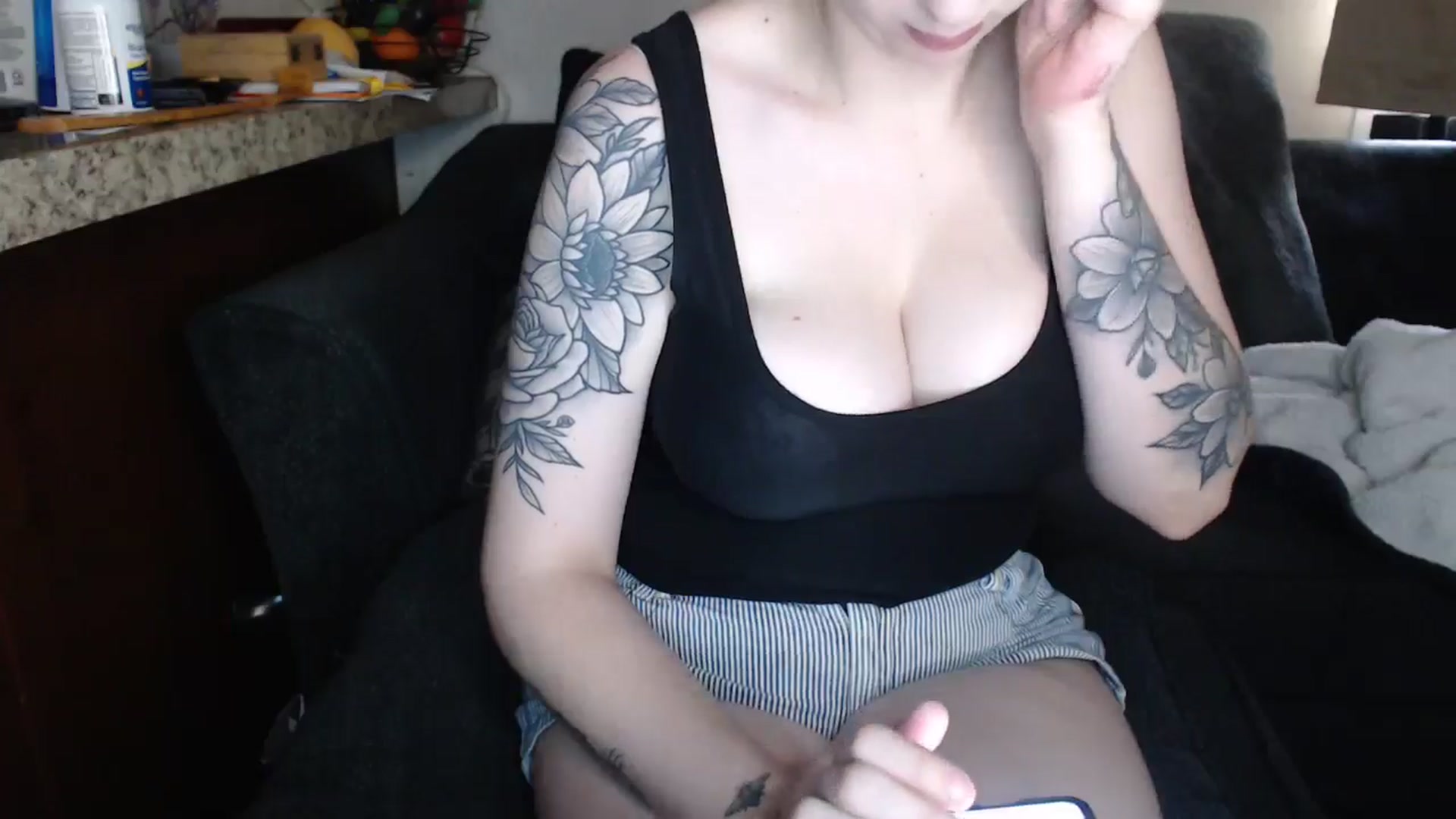 Gallery image thumbnail from Sofieyoungxxx's myfreecams stream on, 05/07/2024, 12:04 image 8 of 20