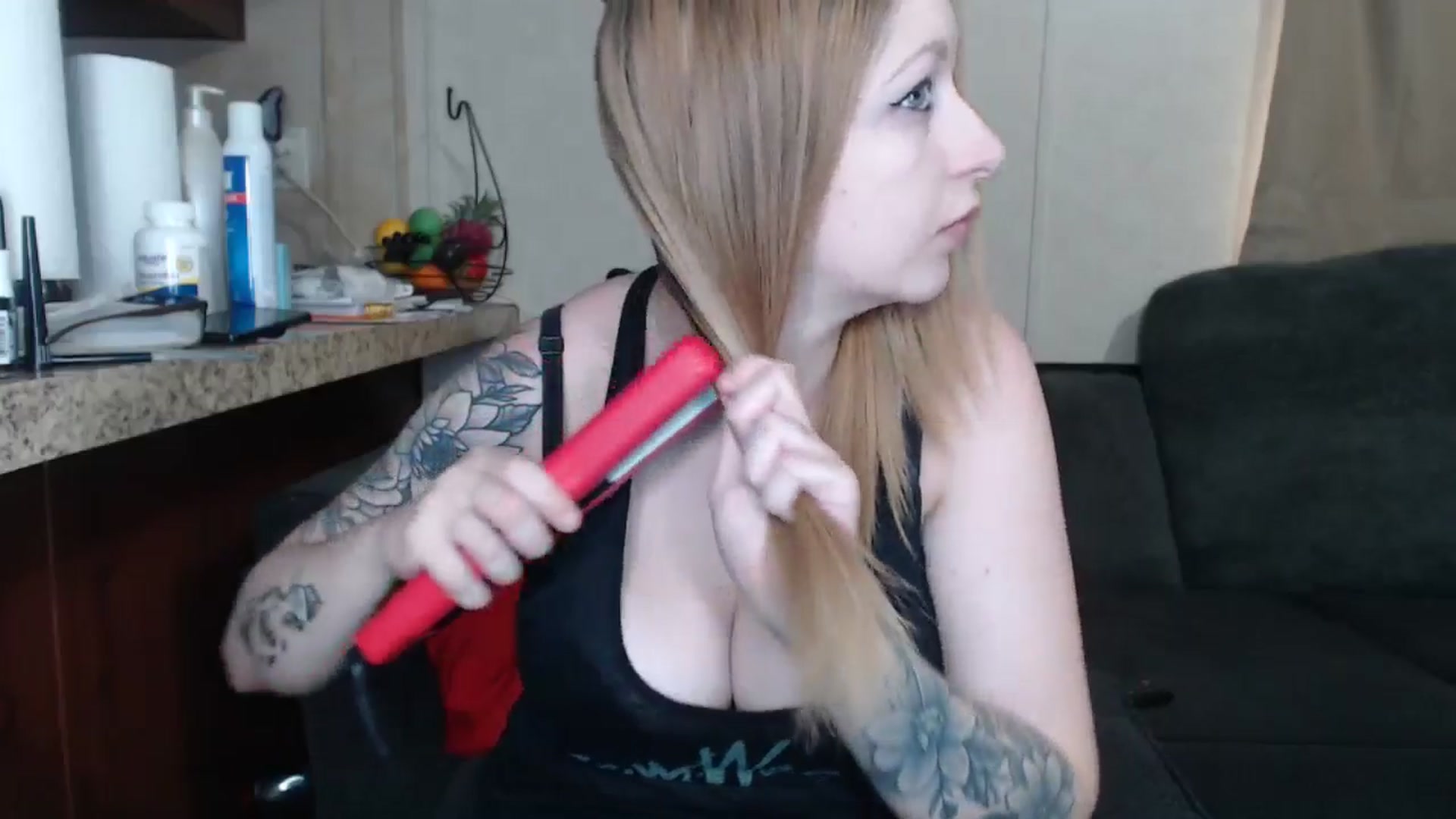 Gallery image thumbnail from Sofieyoungxxx's myfreecams stream on, 05/14/2024, 13:09 image 19 of 20