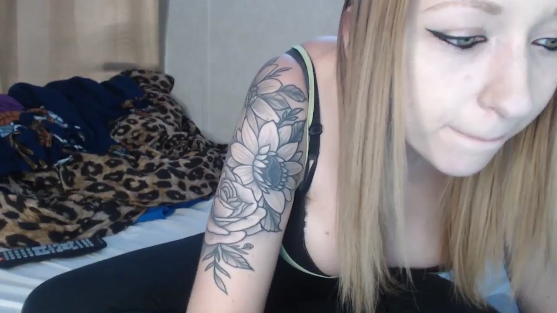 Gallery image thumbnail from Sofieyoungxxx's myfreecams stream on, 05/15/2024, 14:11 image 16 of 20