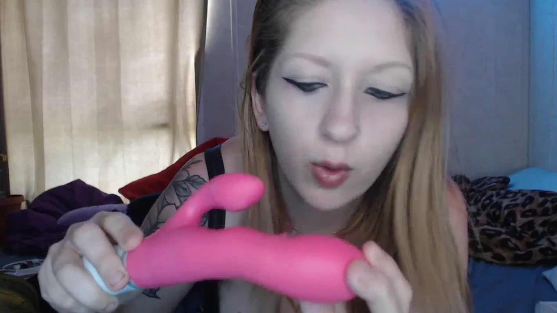 Gallery image thumbnail from Sofieyoungxxx's myfreecams stream on, 05/19/2024, 16:19 image 6 of 20