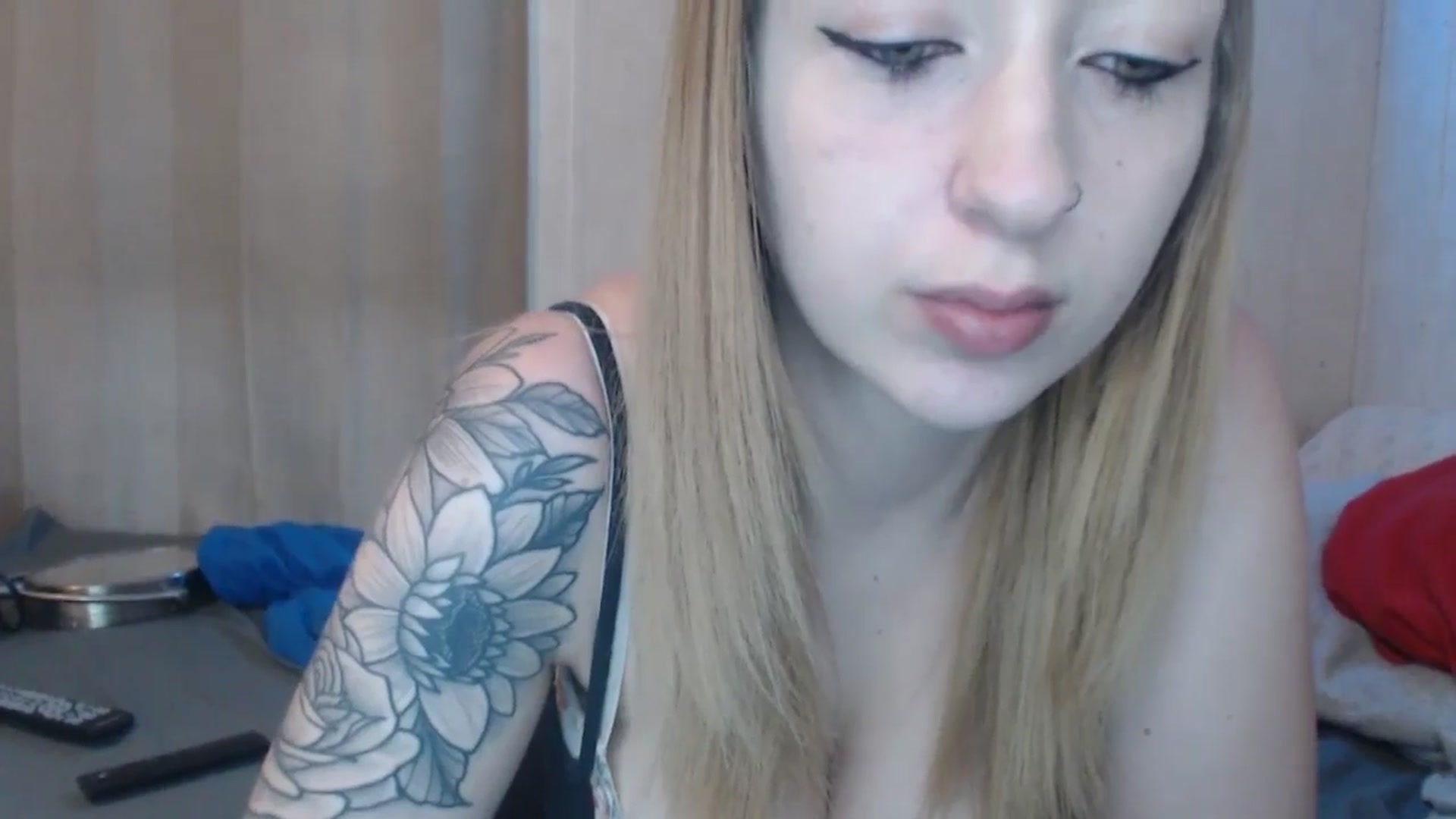 Gallery image thumbnail from Sofieyoungxxx's myfreecams stream on, 06/17/2024, 11:39 image 8 of 20