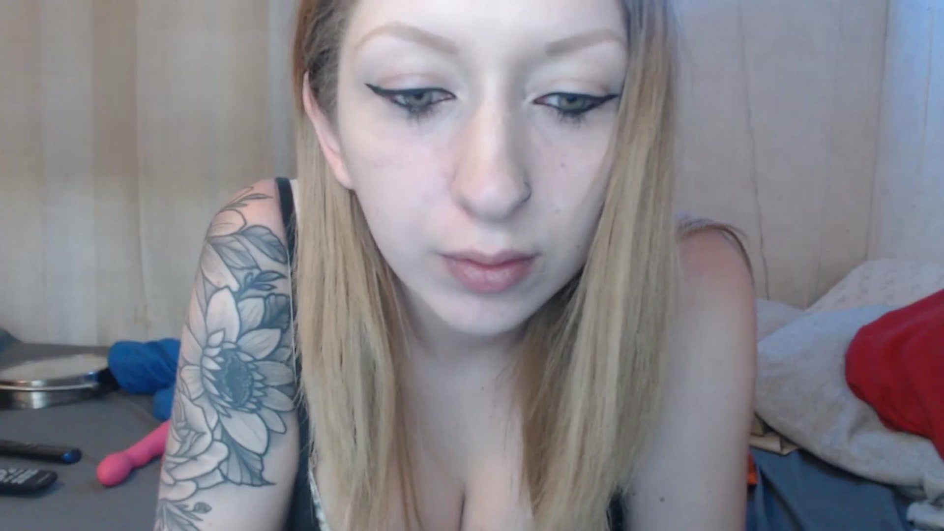 Gallery image thumbnail from Sofieyoungxxx's myfreecams stream on, 06/17/2024, 12:25 image 18 of 20