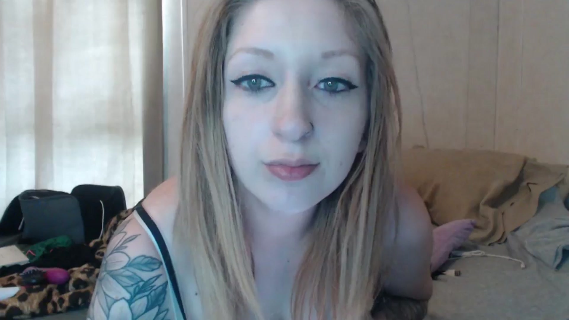 Gallery image thumbnail from Sofieyoungxxx's myfreecams stream on, 06/19/2024, 16:33 image 8 of 20
