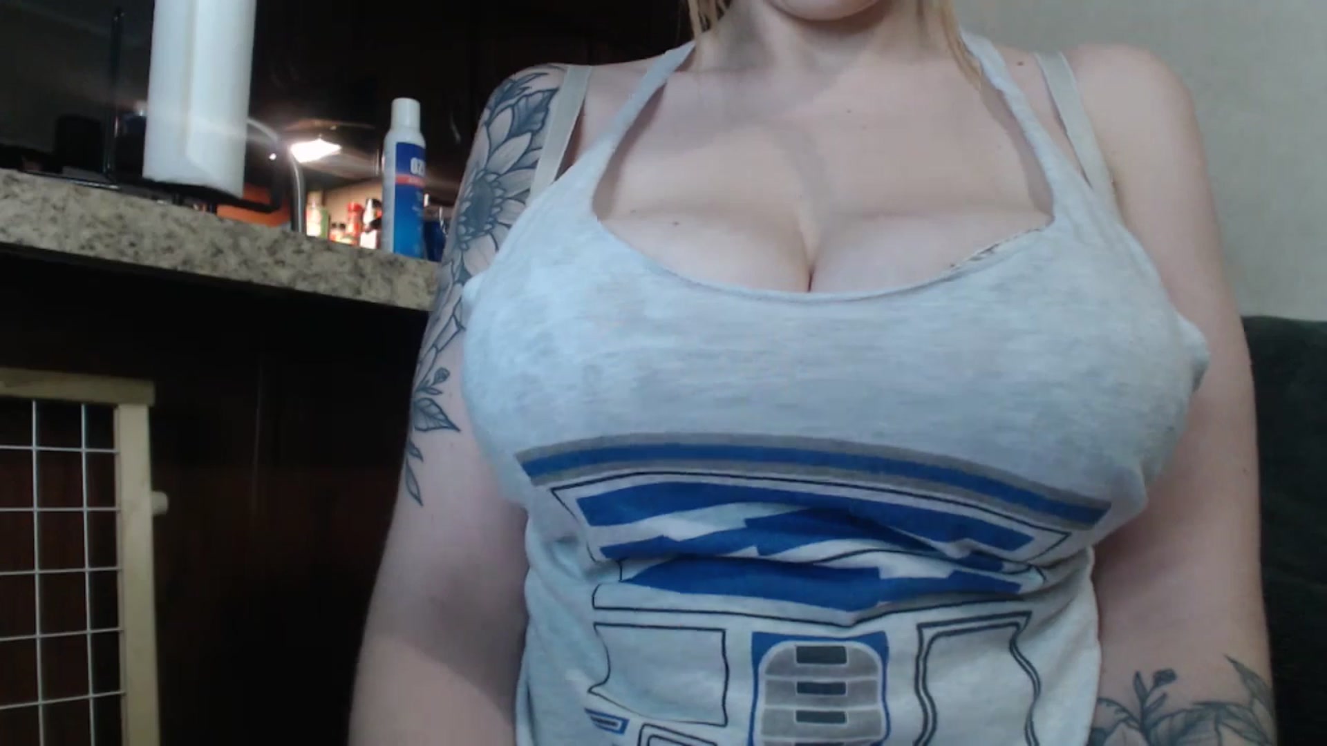 Gallery image thumbnail from Sofieyoungxxx's myfreecams stream on, 06/22/2024, 11:53 image 6 of 20