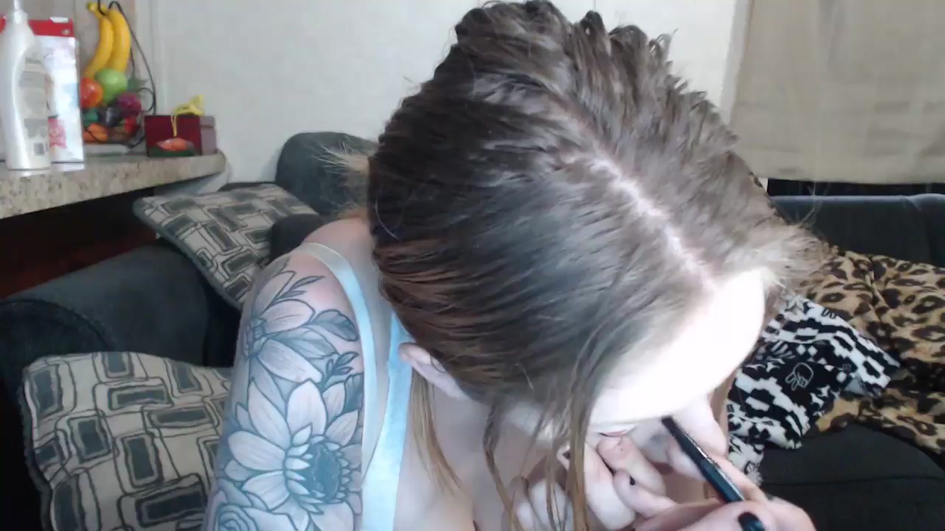 Gallery image thumbnail from Sofieyoungxxx's myfreecams stream on, 06/22/2024, 11:53 image 9 of 20