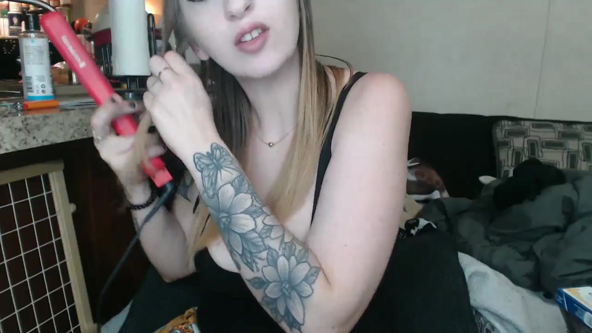 Gallery image thumbnail from Sofieyoungxxx's myfreecams stream on, 11/11/2024, 11:23 image 19 of 20