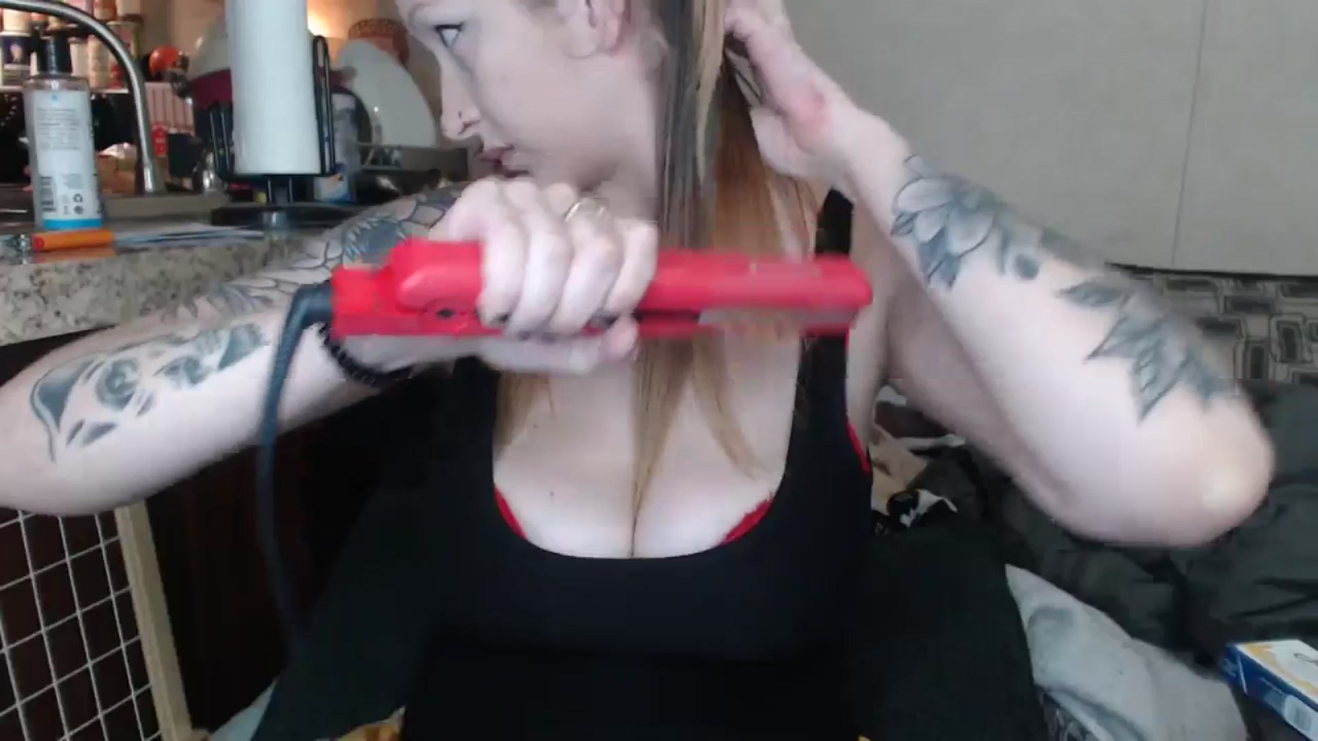 Gallery image thumbnail from Sofieyoungxxx's myfreecams stream on, 11/11/2024, 11:23 image 6 of 20