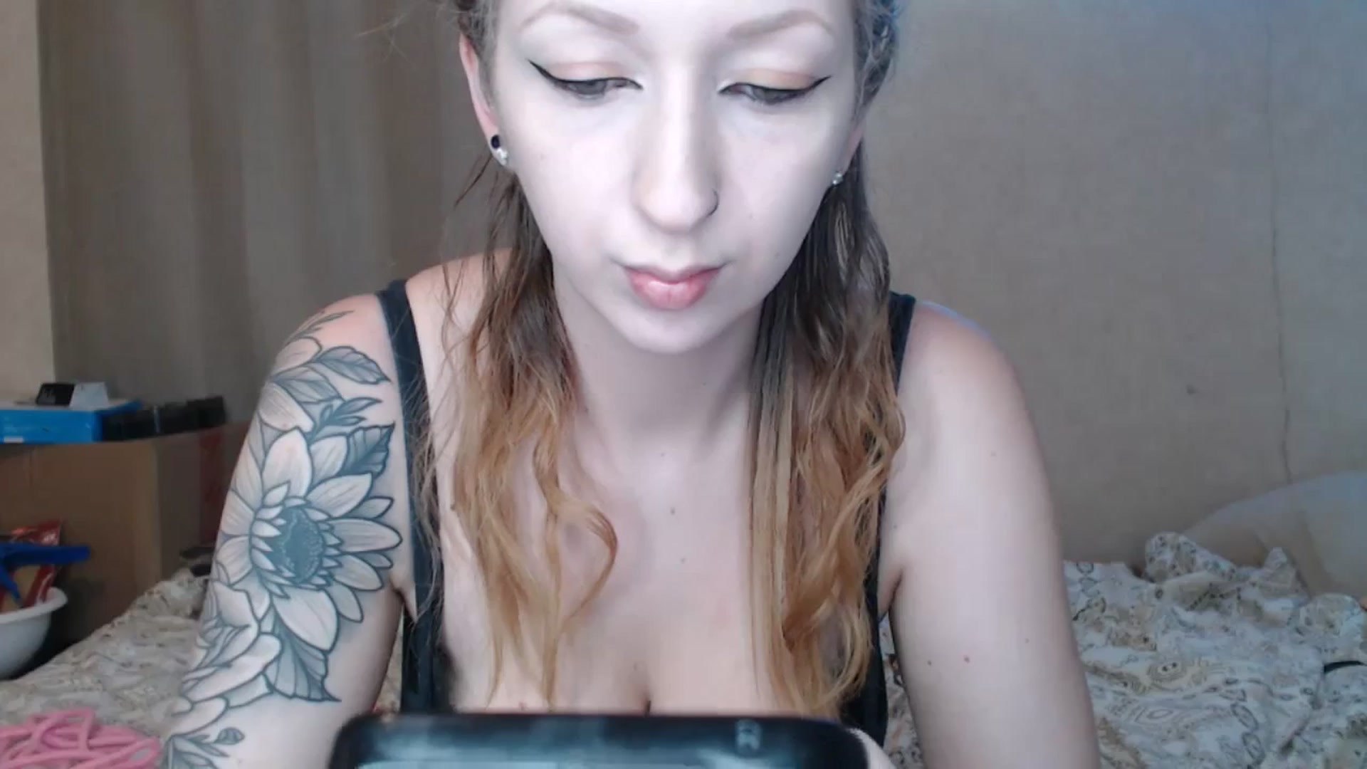 Gallery image thumbnail from Sofieyoungxxx's myfreecams stream on, 11/24/2024, 13:00 image 10 of 20