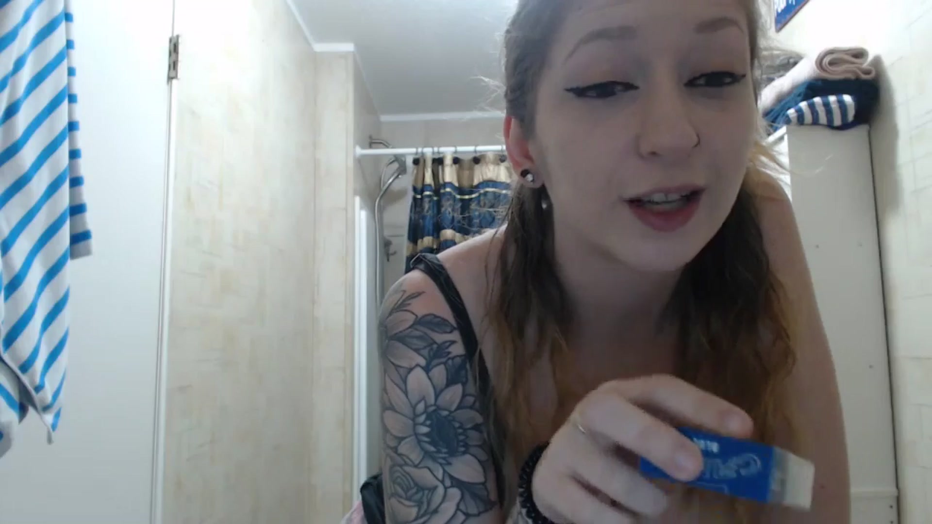 Gallery image thumbnail from Sofieyoungxxx's myfreecams stream on, 11/24/2024, 13:00 image 8 of 20