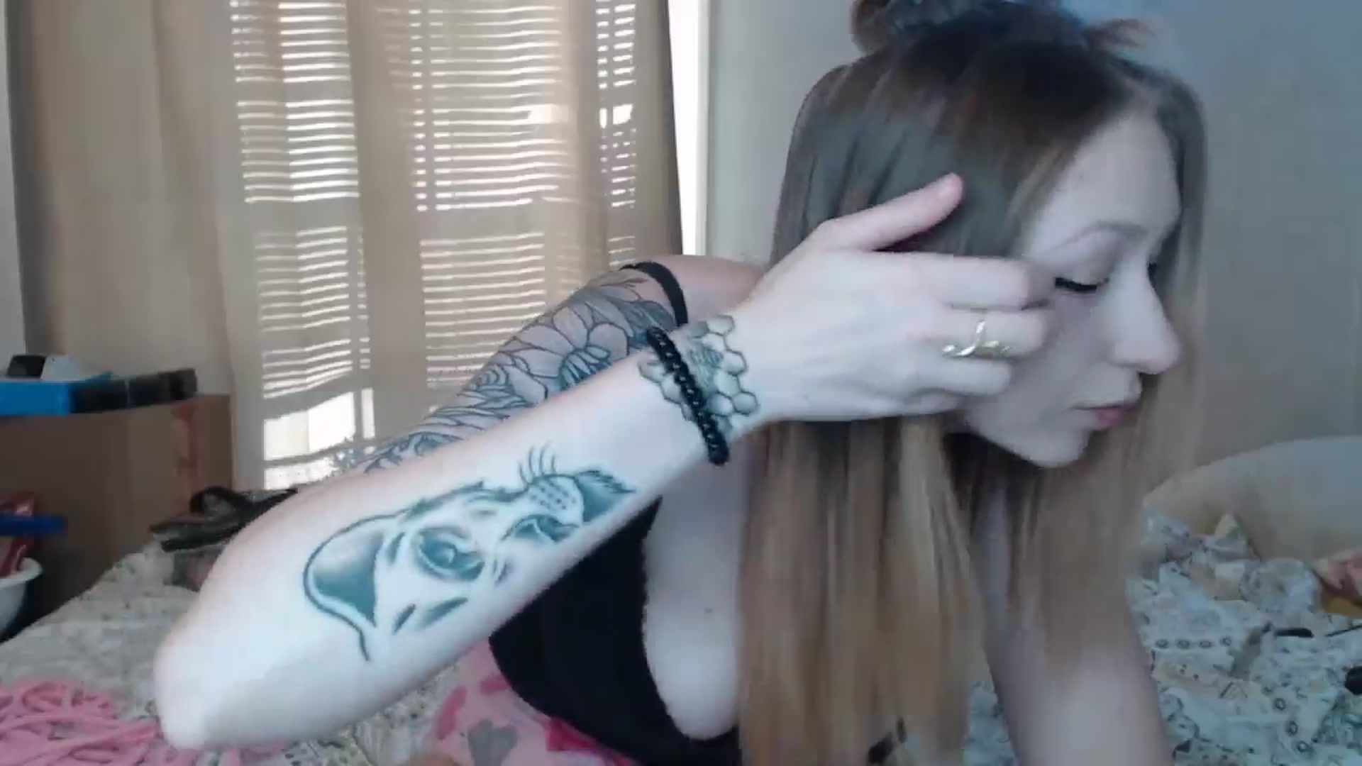 Gallery image thumbnail from Sofieyoungxxx's myfreecams stream on, 11/24/2024, 13:35 image 7 of 20