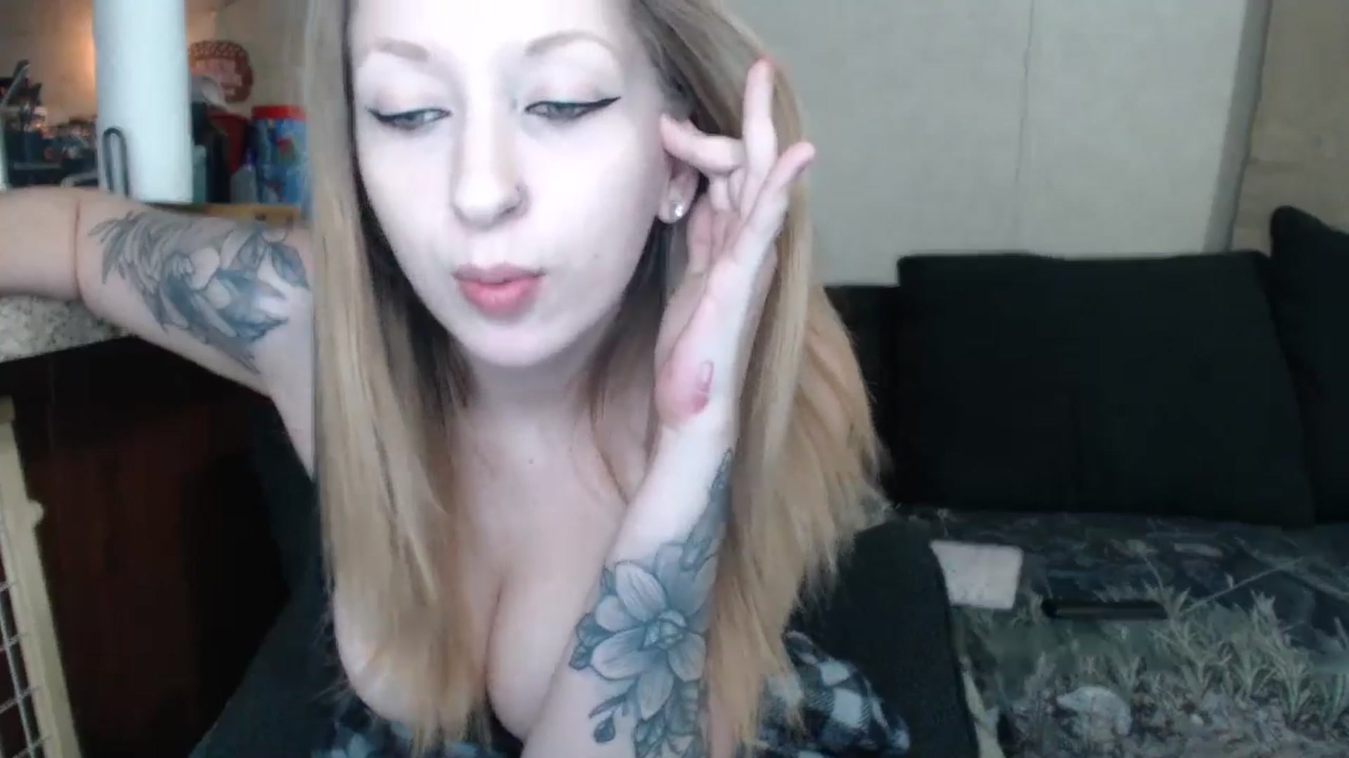Gallery image thumbnail from Sofieyoungxxx's myfreecams stream on, 11/25/2024, 10:04 image 7 of 20