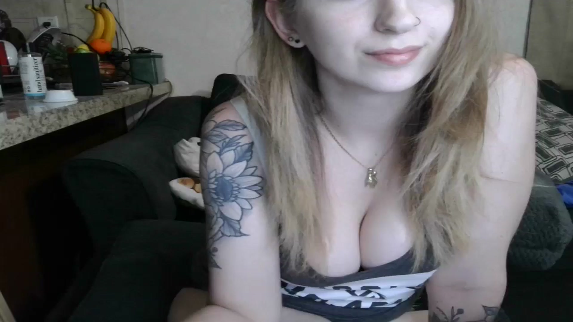 Gallery image thumbnail from Sofieyoungxxx's myfreecams stream on, 05/19/2025, 08:44 image 4 of 20