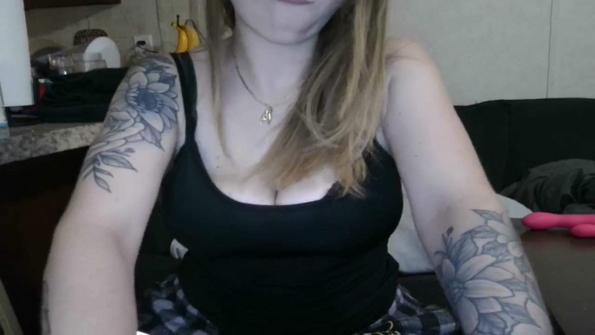 Gallery image thumbnail from Sofieyoungxxx's myfreecams stream on, 05/24/2025, 09:47 image 11 of 20