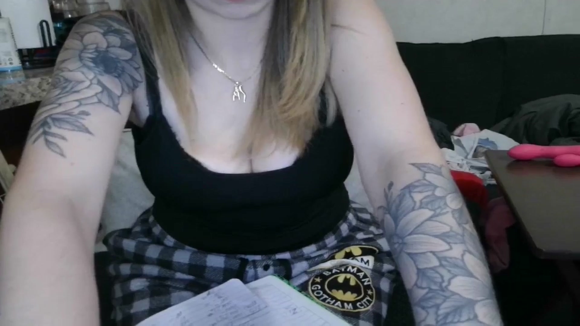 Gallery image thumbnail from Sofieyoungxxx's myfreecams stream on, 05/24/2025, 11:11 image 8 of 20