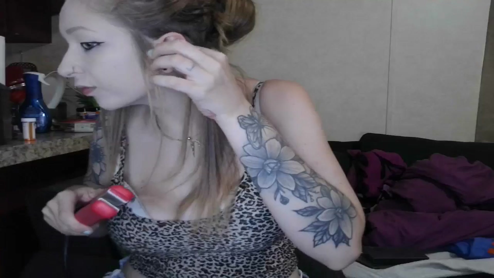 Gallery image thumbnail from Sofieyoungxxx's myfreecams stream on, 06/17/2025, 14:17 image 7 of 20