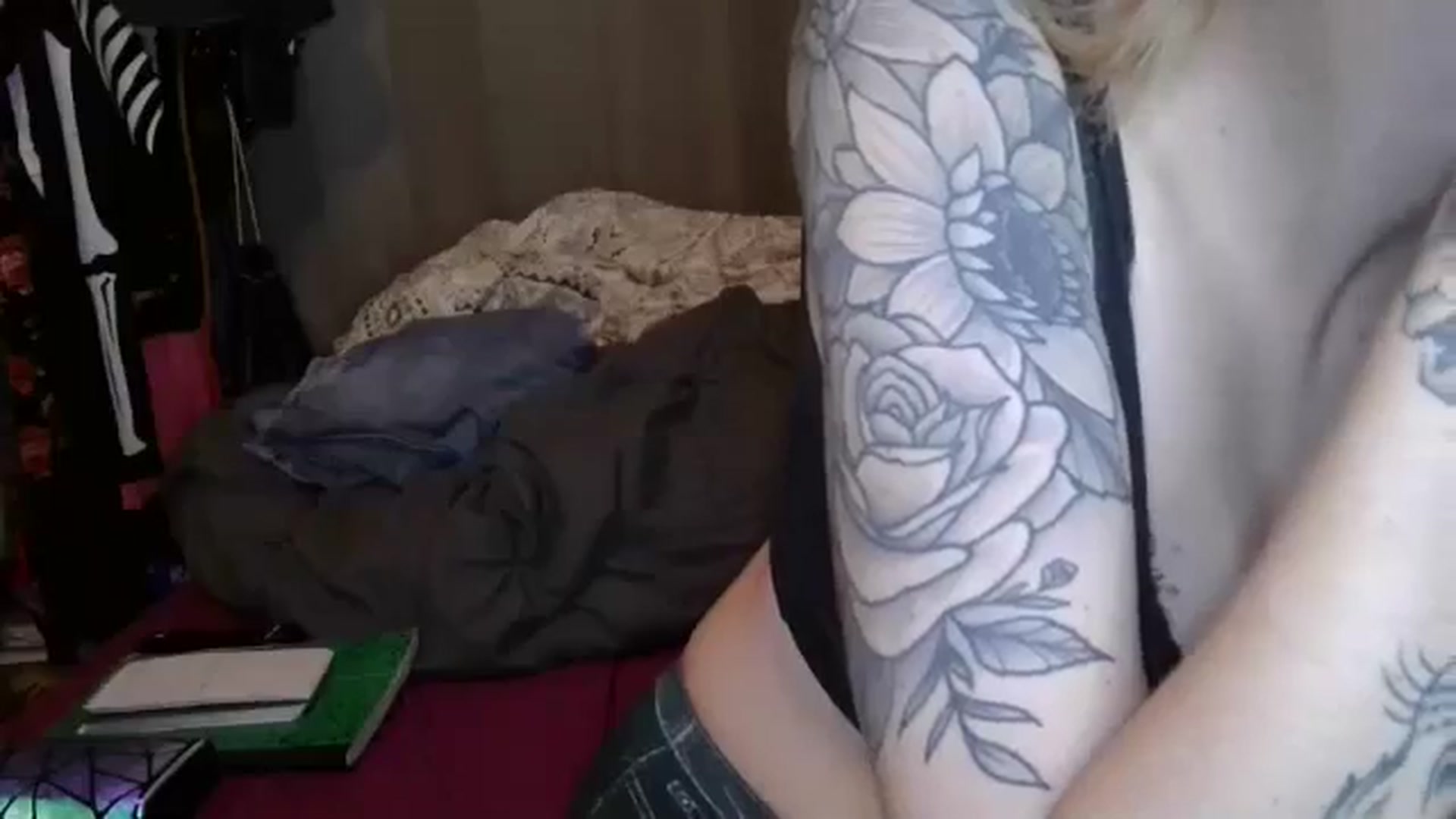 Gallery image thumbnail from Sofieyoungxxx's myfreecams stream on, 11/20/2025, 08:57 image 12 of 20