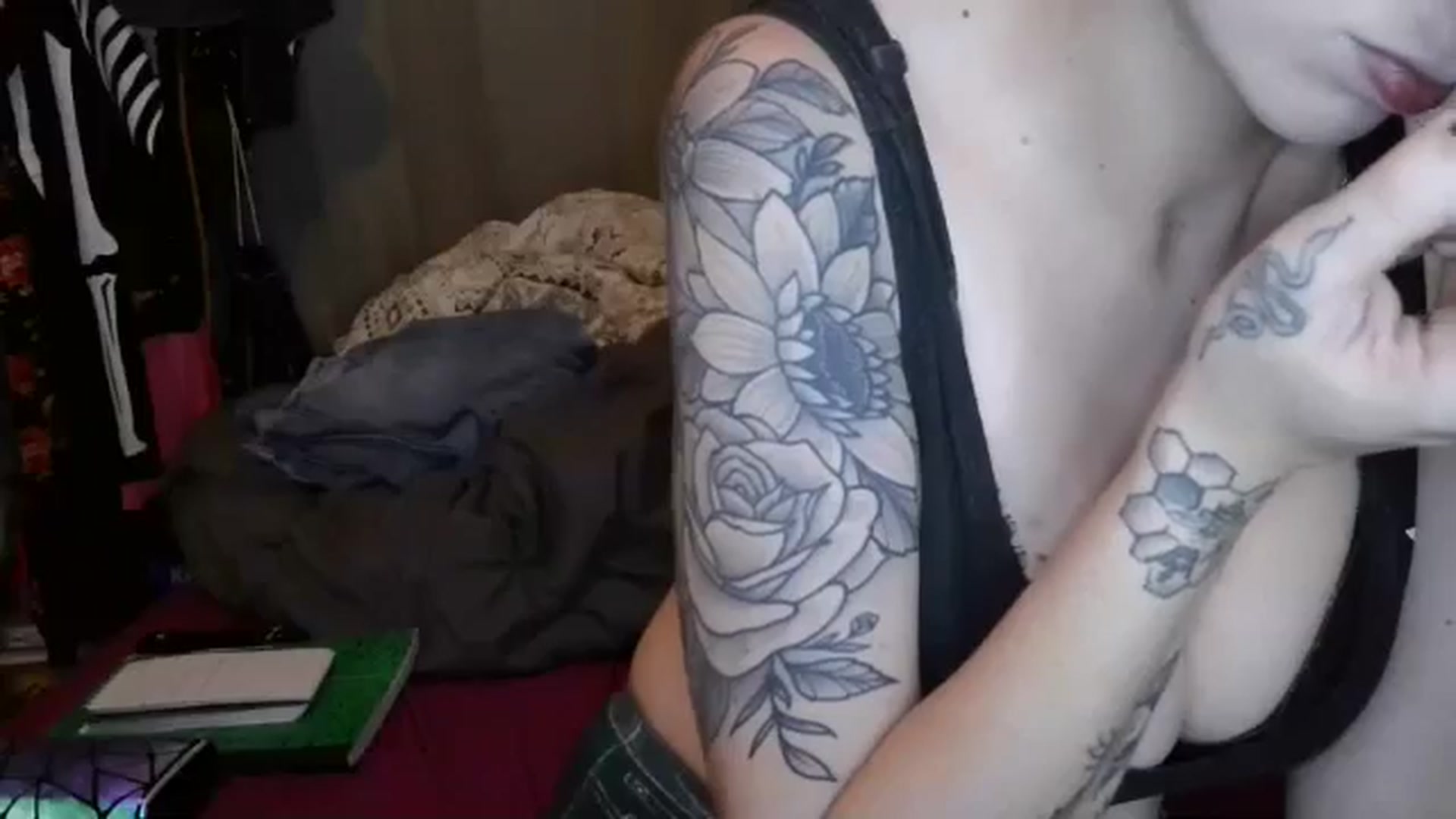 Gallery image thumbnail from Sofieyoungxxx's myfreecams stream on, 11/20/2025, 08:57 image 5 of 20