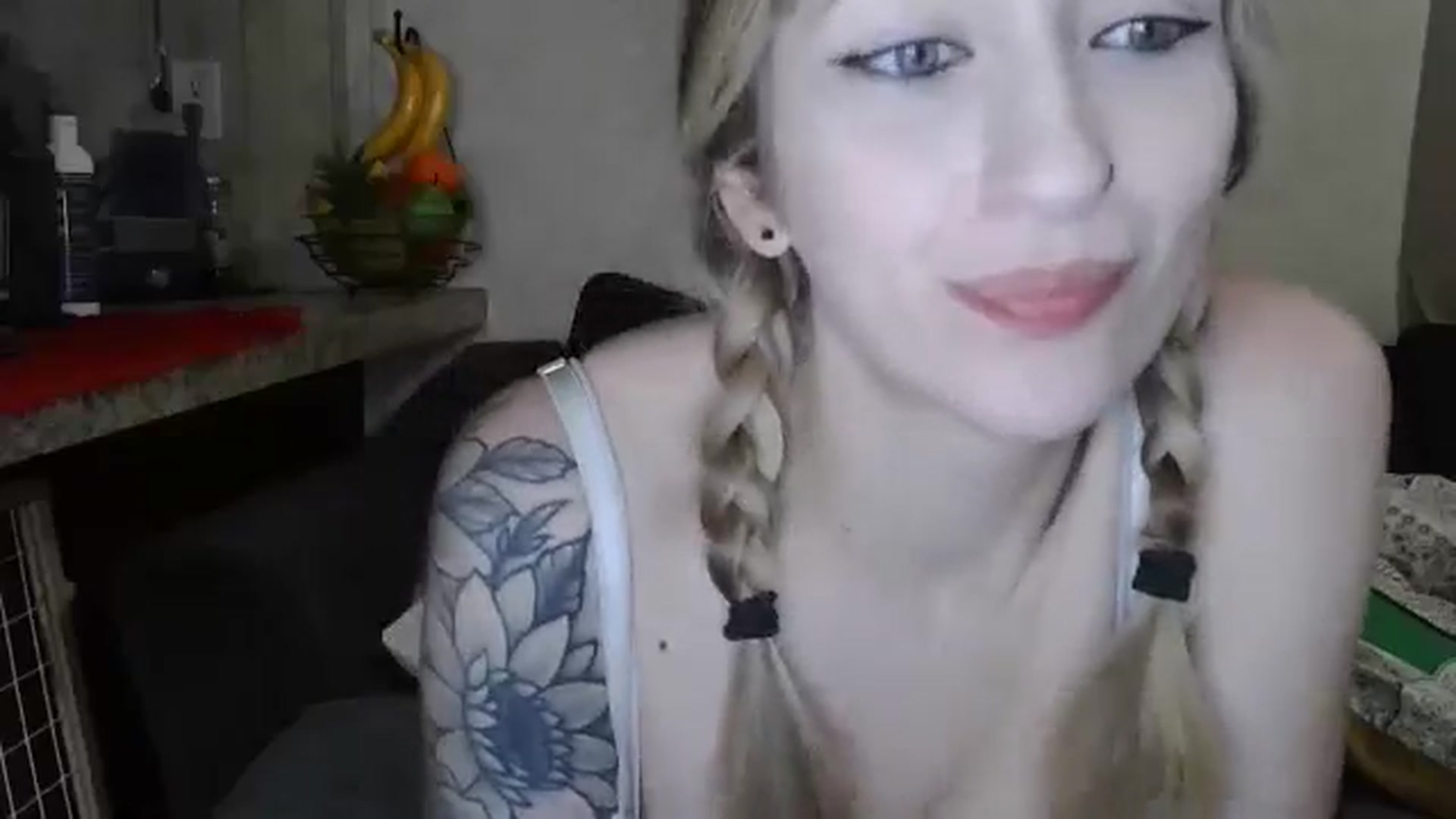 Gallery image thumbnail from Sofieyoungxxx's myfreecams stream on, 11/30/2025, 13:46 image 3 of 20