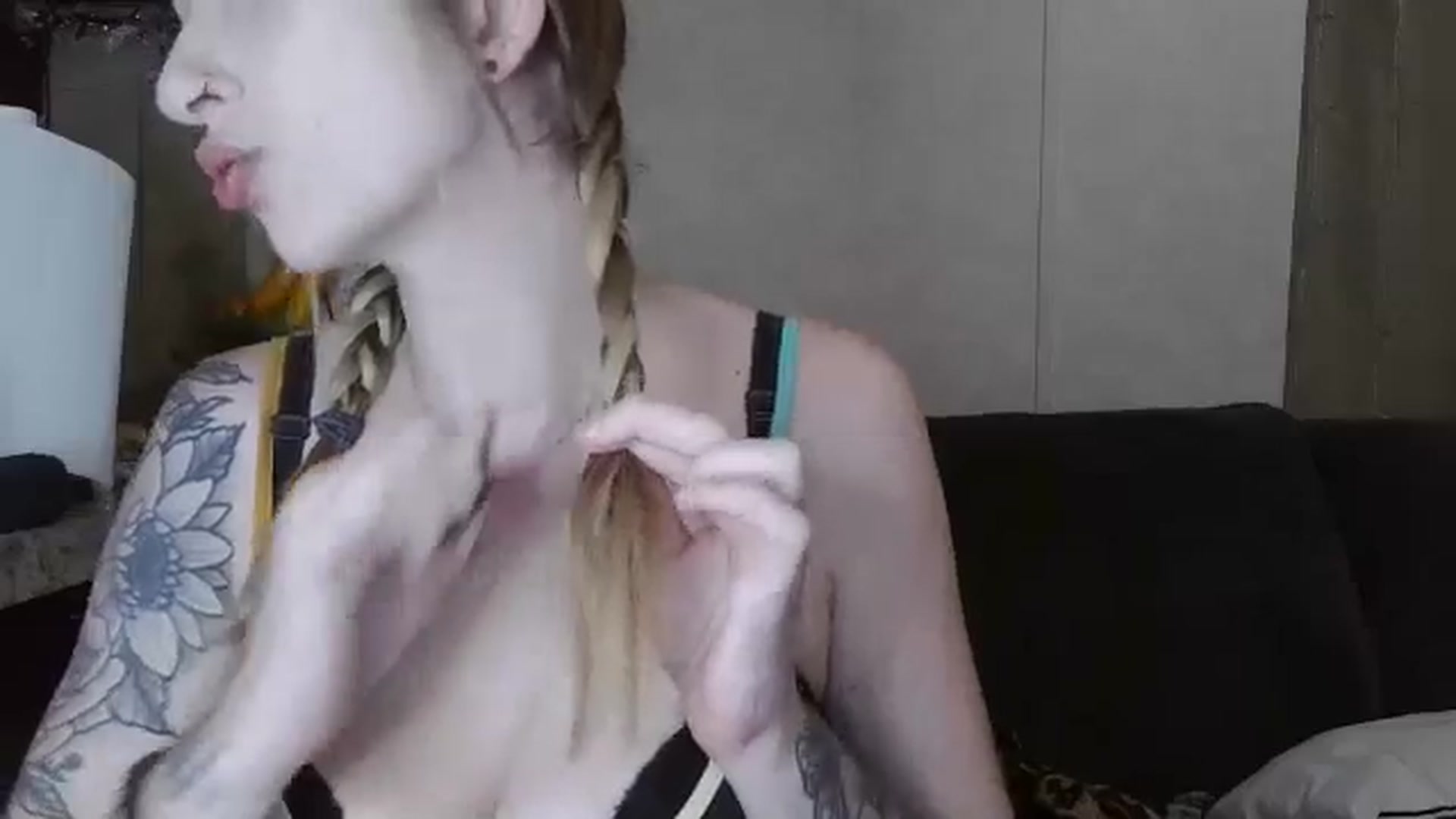 Gallery image thumbnail from Sofieyoungxxx's myfreecams stream on, 01/02/2026, 12:48 image 6 of 20