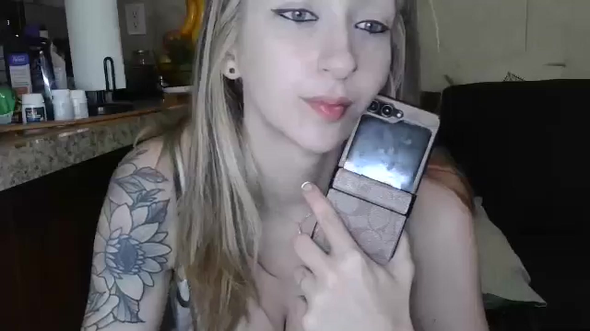 Gallery image thumbnail from Sofieyoungxxx's myfreecams stream on, 02/08/2026, 13:37 image 10 of 20
