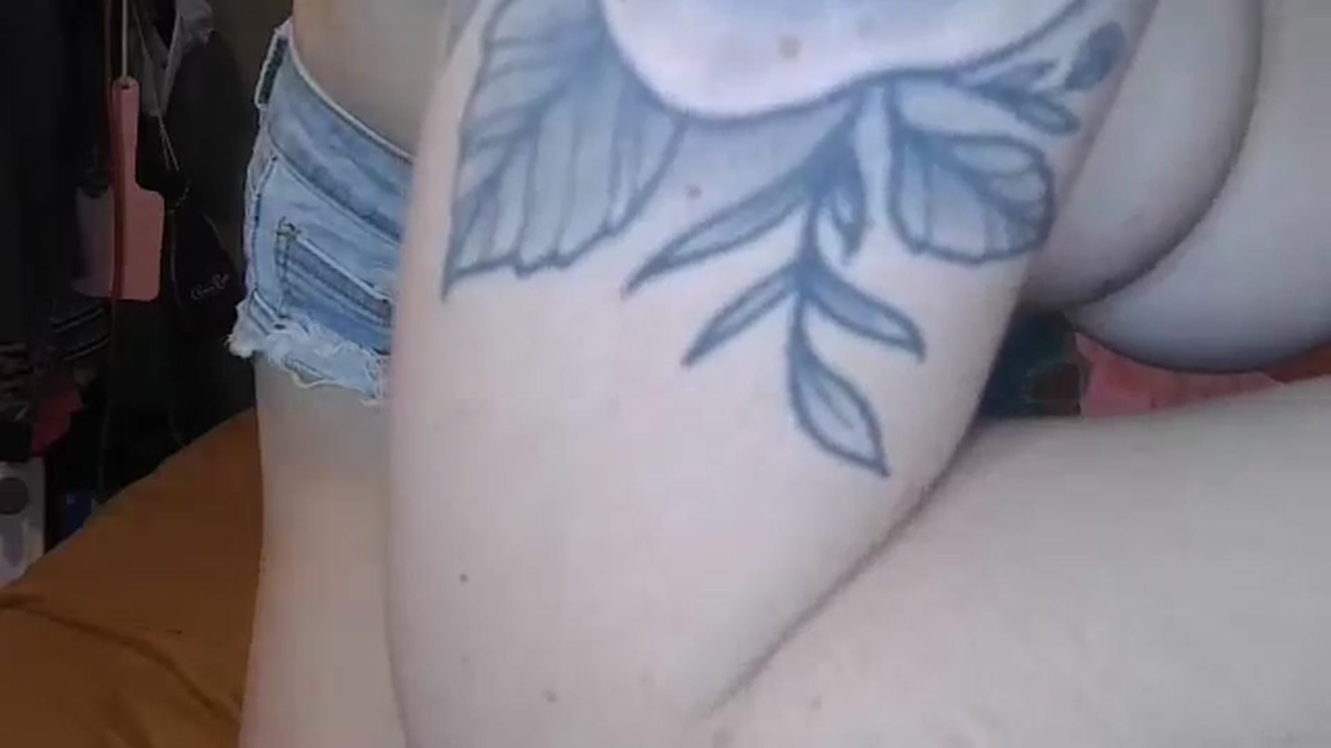 Gallery image thumbnail from Sofieyoungxxx's myfreecams stream on, 02/25/2026, 10:05 image 18 of 20