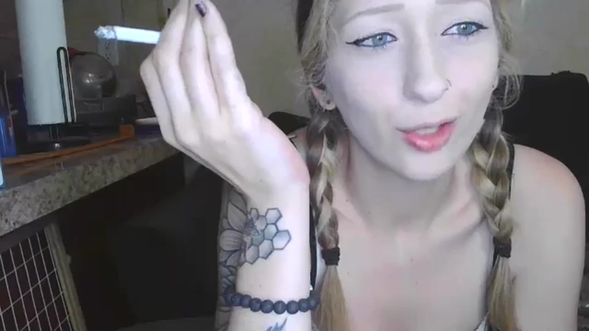 Gallery image thumbnail from Sofieyoungxxx's myfreecams stream on, 03/07/2026, 10:51 image 12 of 20