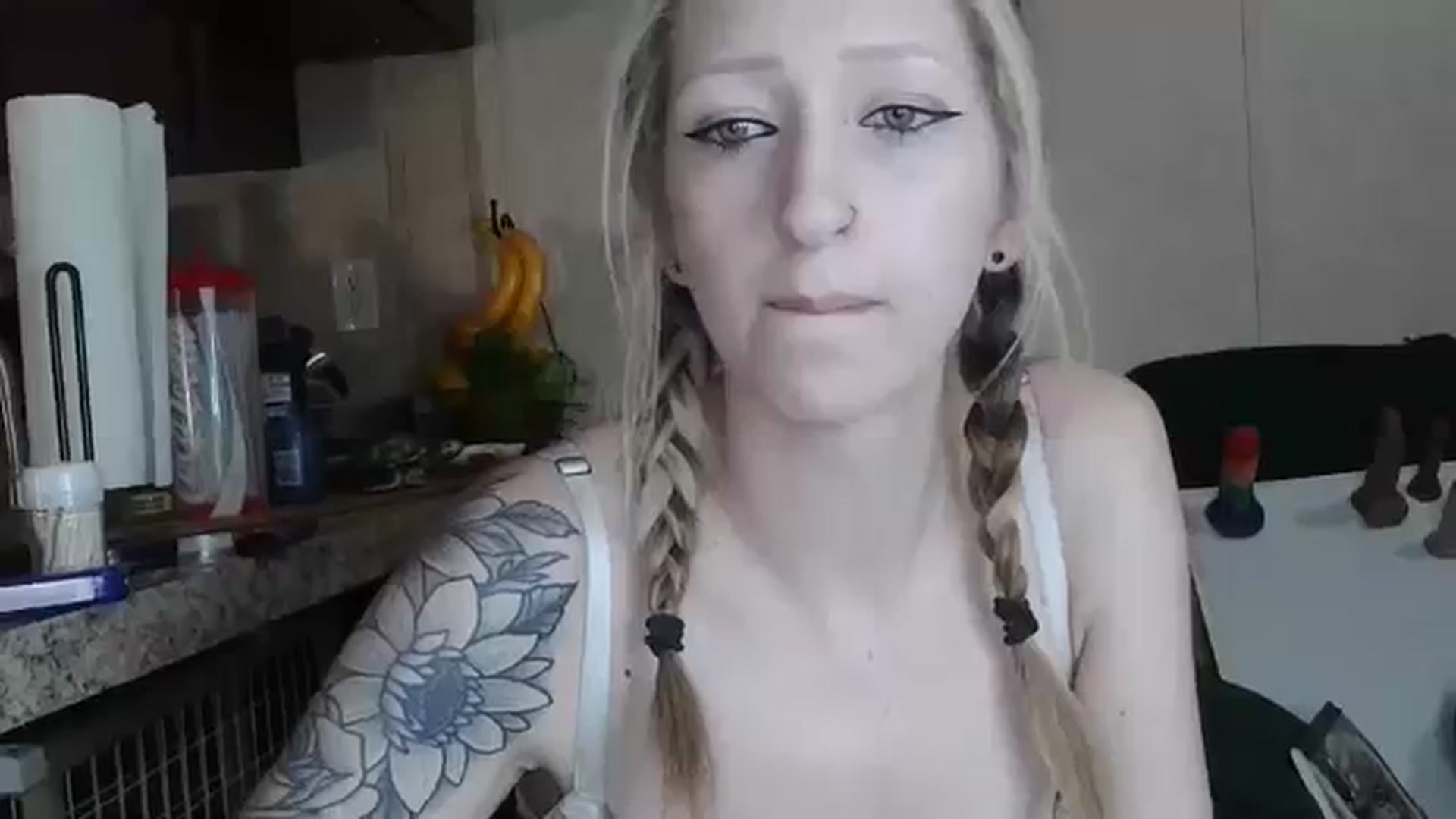 Gallery image thumbnail from Sofieyoungxxx's myfreecams stream on, 03/10/2026, 15:09 image 16 of 20