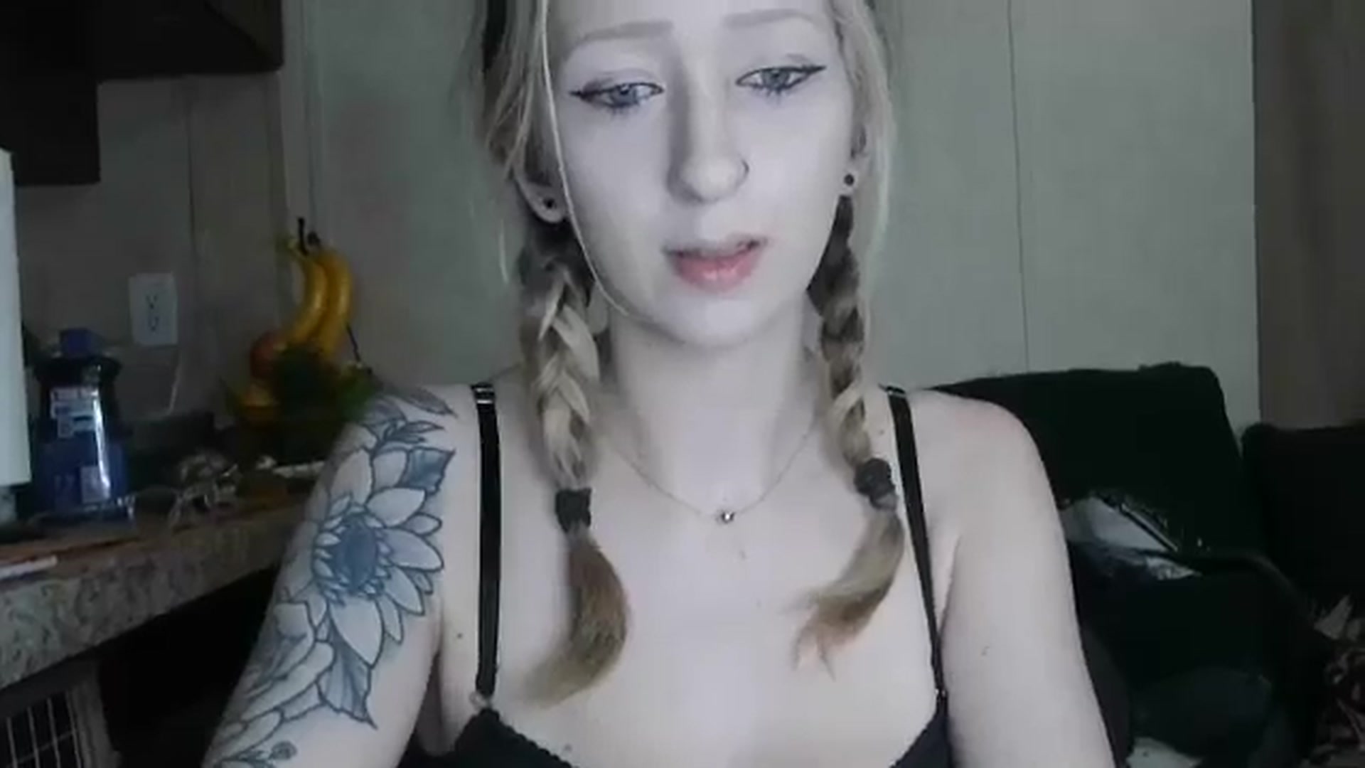 Gallery image thumbnail from Sofieyoungxxx's myfreecams stream on, 03/11/2026, 12:48 image 2 of 20