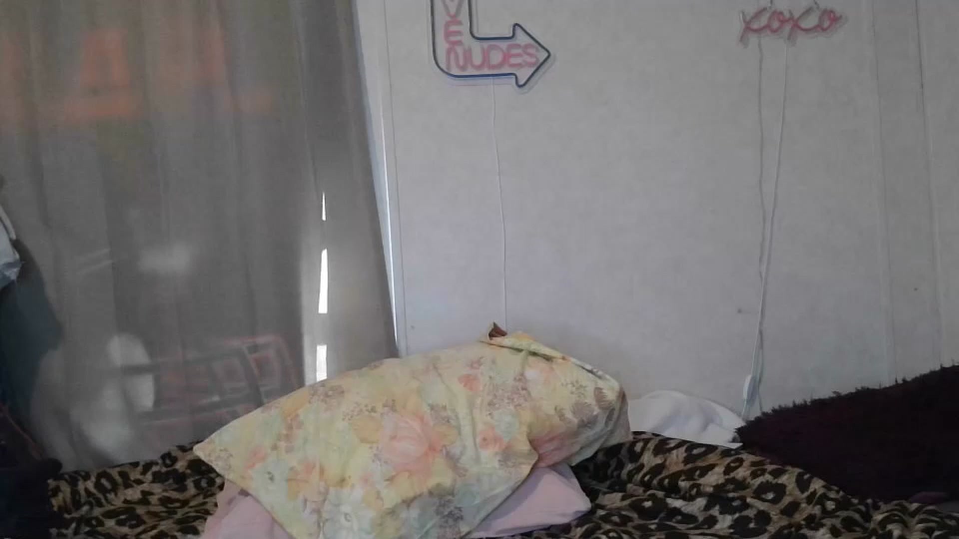 Gallery image thumbnail from Sofieyoungxxx's myfreecams stream on, 03/22/2026, 16:40 image 7 of 20