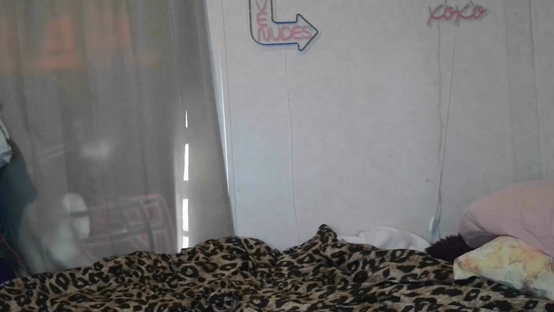 Gallery image thumbnail from Sofieyoungxxx's myfreecams stream on, 03/22/2026, 16:40 image 9 of 20