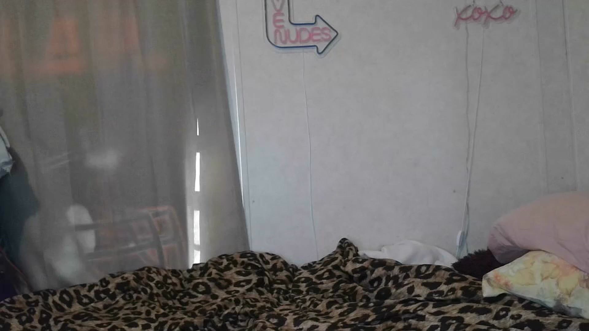 Gallery image thumbnail from Sofieyoungxxx's myfreecams stream on, 03/22/2026, 16:40 image 12 of 20