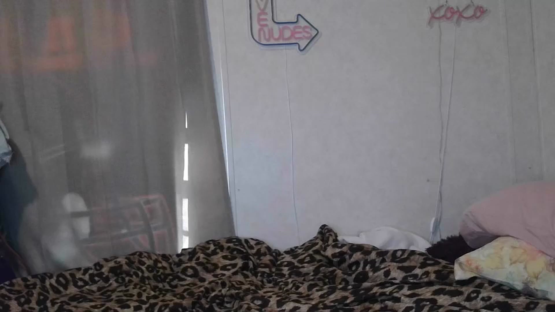 Gallery image thumbnail from Sofieyoungxxx's myfreecams stream on, 03/22/2026, 16:40 image 13 of 20