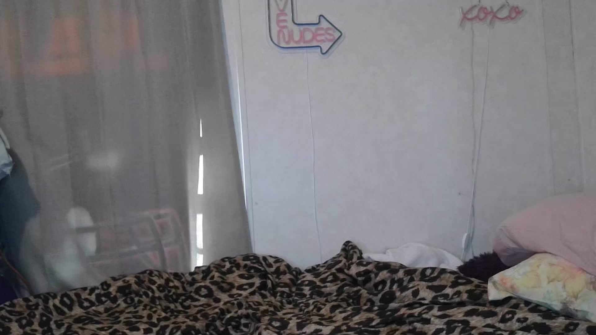 Gallery image thumbnail from Sofieyoungxxx's myfreecams stream on, 03/22/2026, 16:40 image 8 of 20