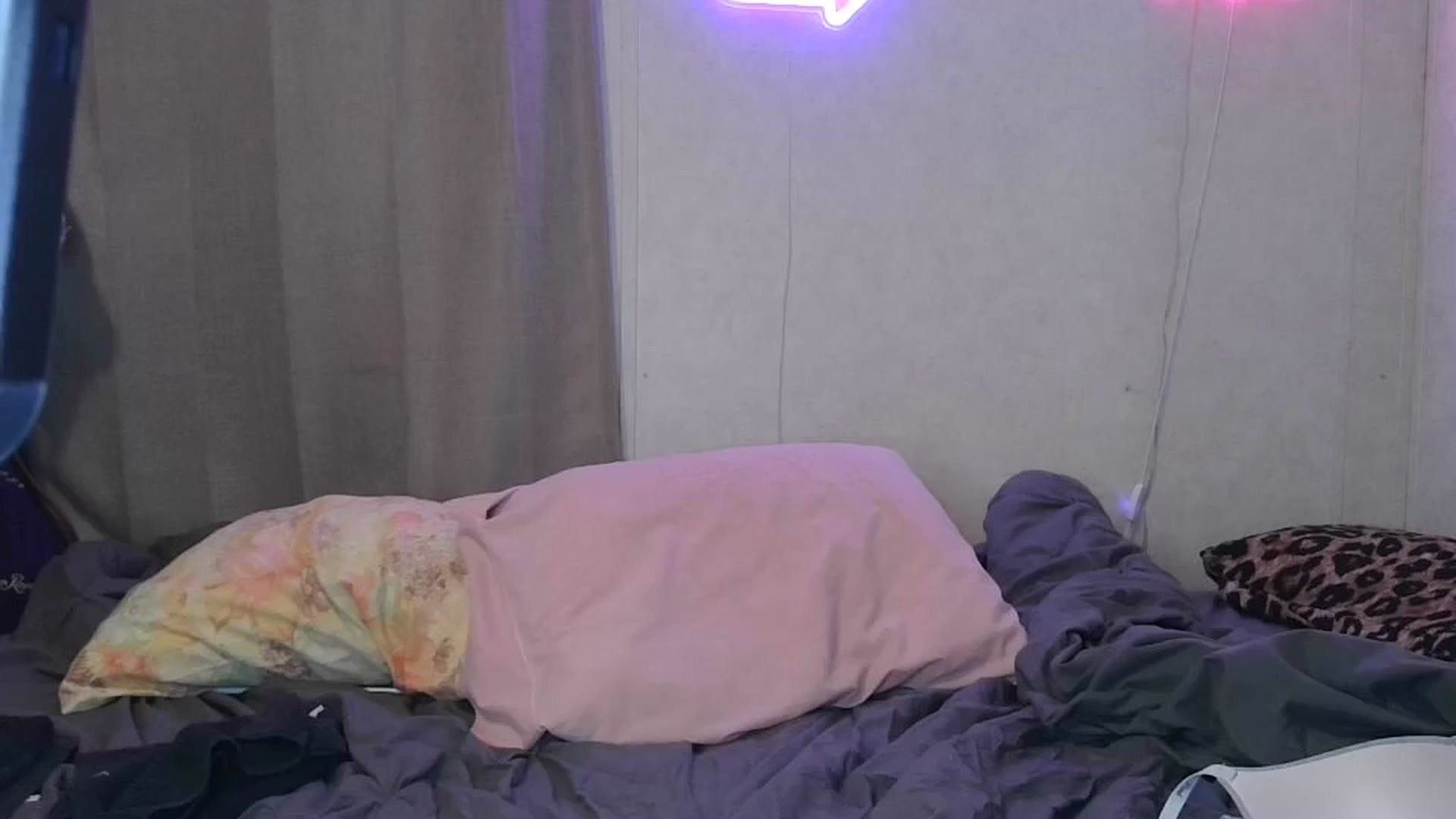 Gallery image thumbnail from Sofieyoungxxx's myfreecams stream on, 03/25/2026, 10:19 image 8 of 20