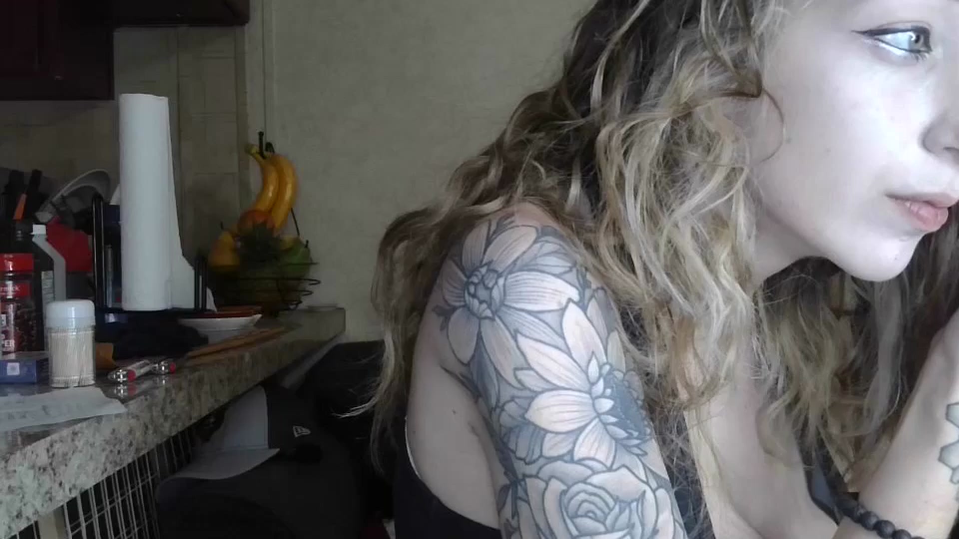 Gallery image thumbnail from Sofieyoungxxx's myfreecams stream on, 04/13/2026, 13:26 image 16 of 20
