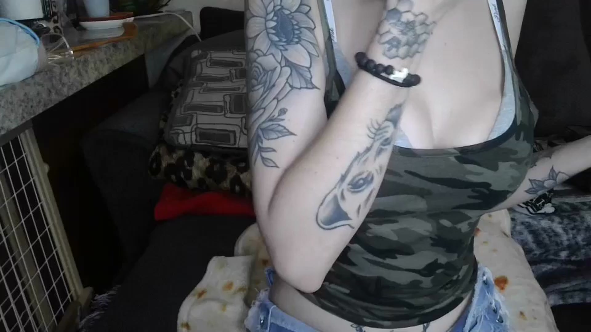 Gallery image thumbnail from Sofieyoungxxx's myfreecams stream on, 04/27/2026, 10:32 image 17 of 20