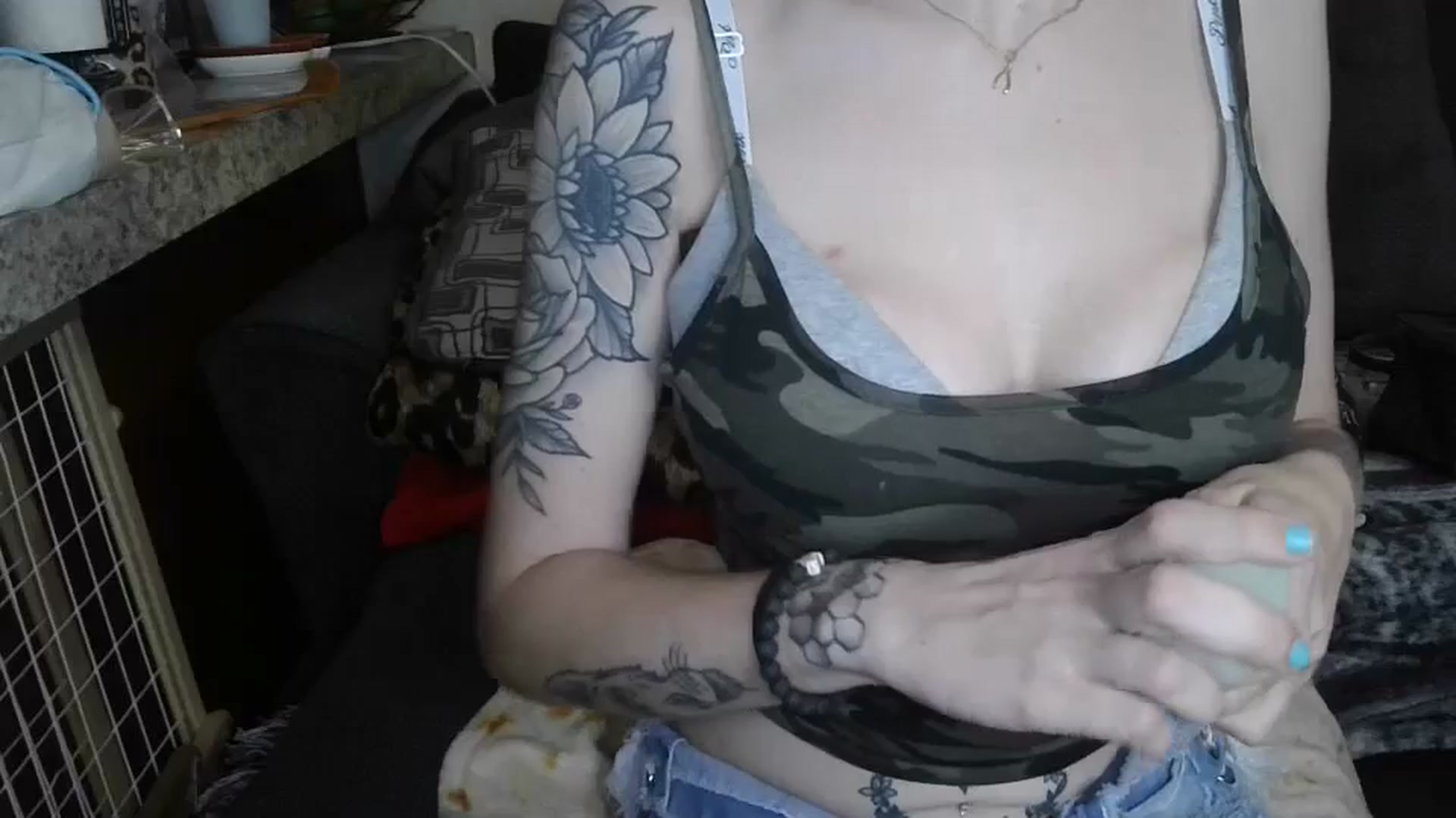 Gallery image thumbnail from Sofieyoungxxx's myfreecams stream on, 04/27/2026, 10:32 image 14 of 20
