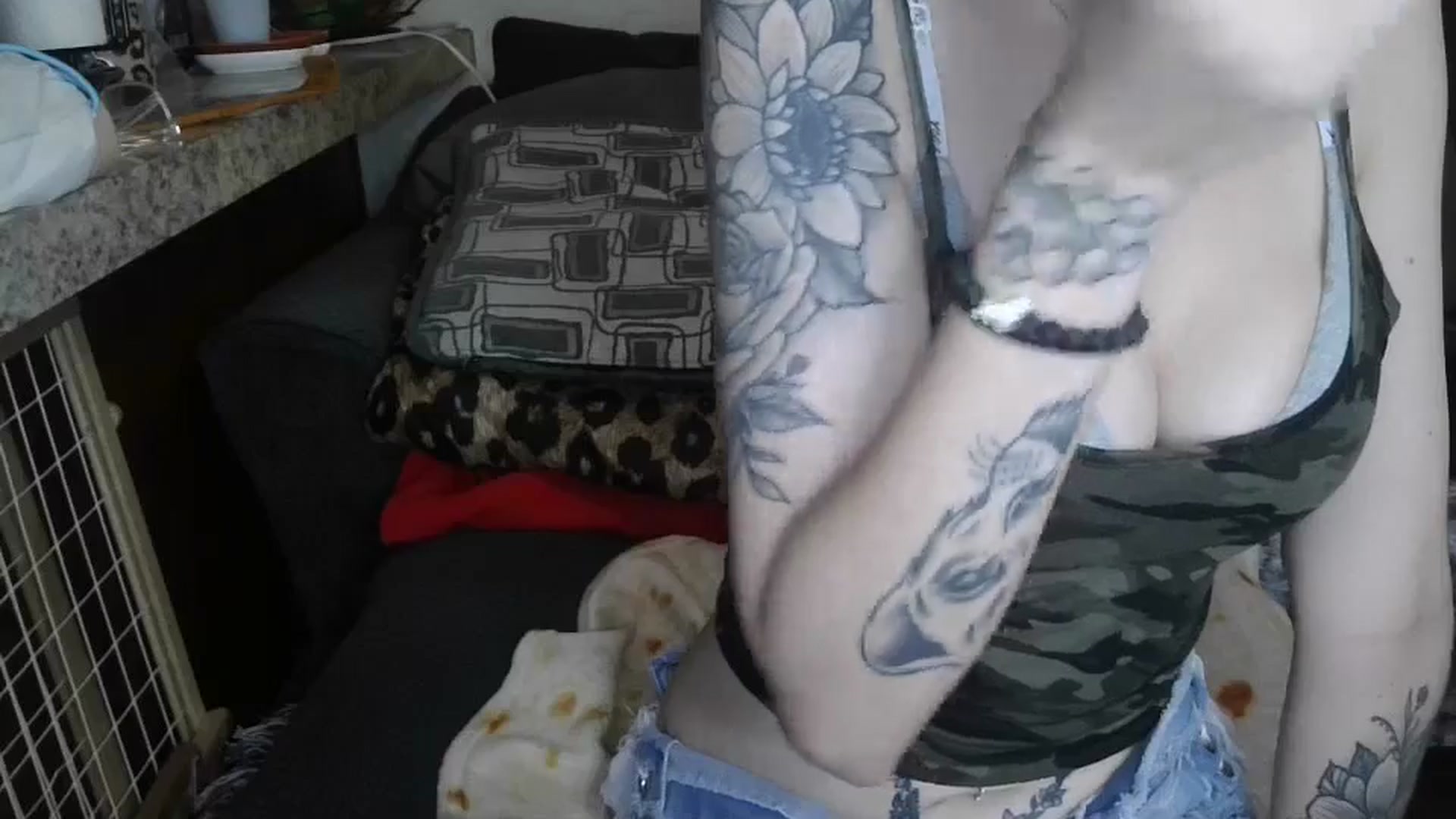 Gallery image thumbnail from Sofieyoungxxx's myfreecams stream on, 04/27/2026, 10:32 image 16 of 20