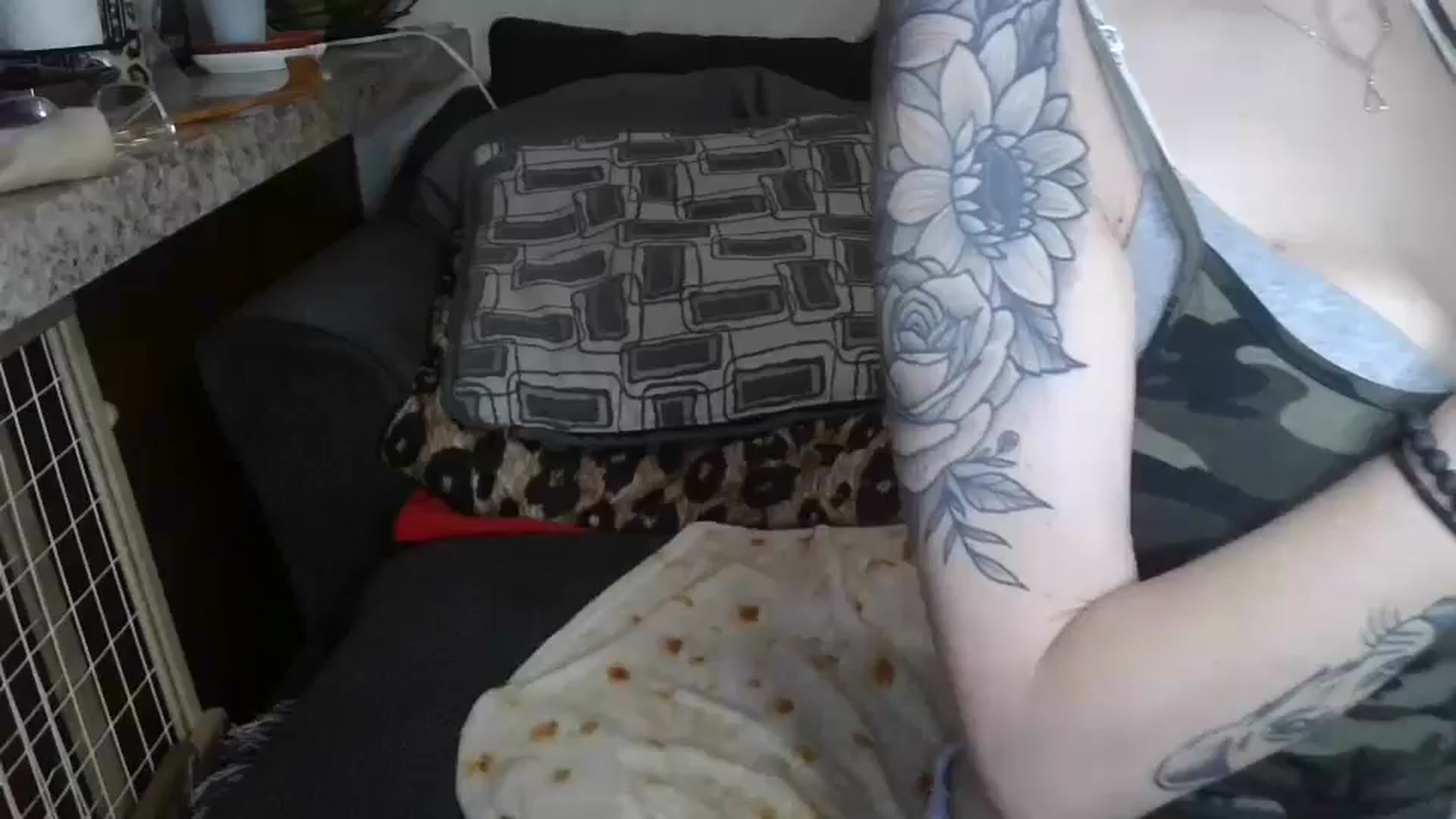 Gallery image thumbnail from Sofieyoungxxx's myfreecams stream on, 04/27/2026, 10:56 image 12 of 20