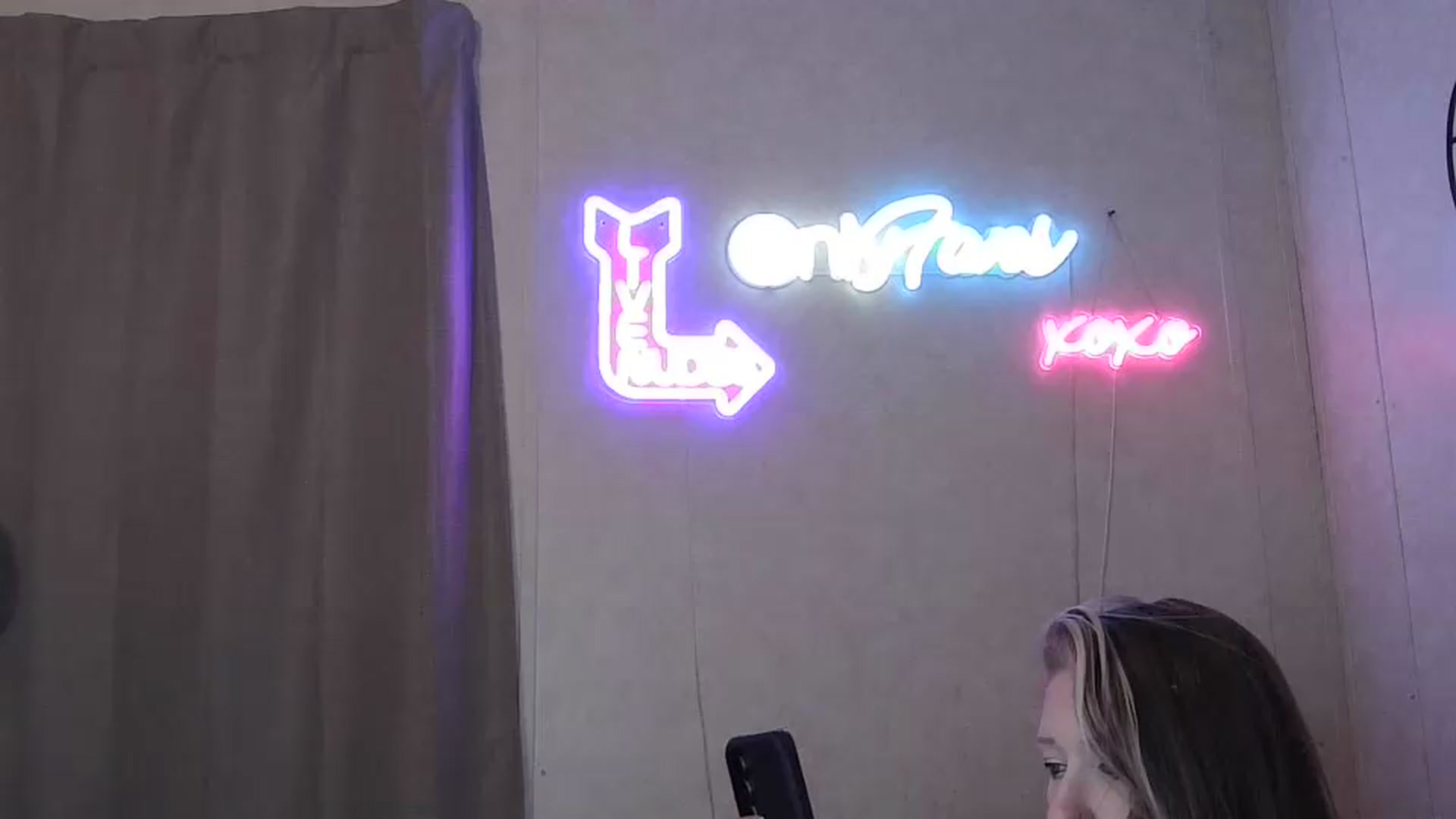 Gallery image thumbnail from Sofieyoungxxx's myfreecams stream on, 06/01/2026, 09:04 image 18 of 20
