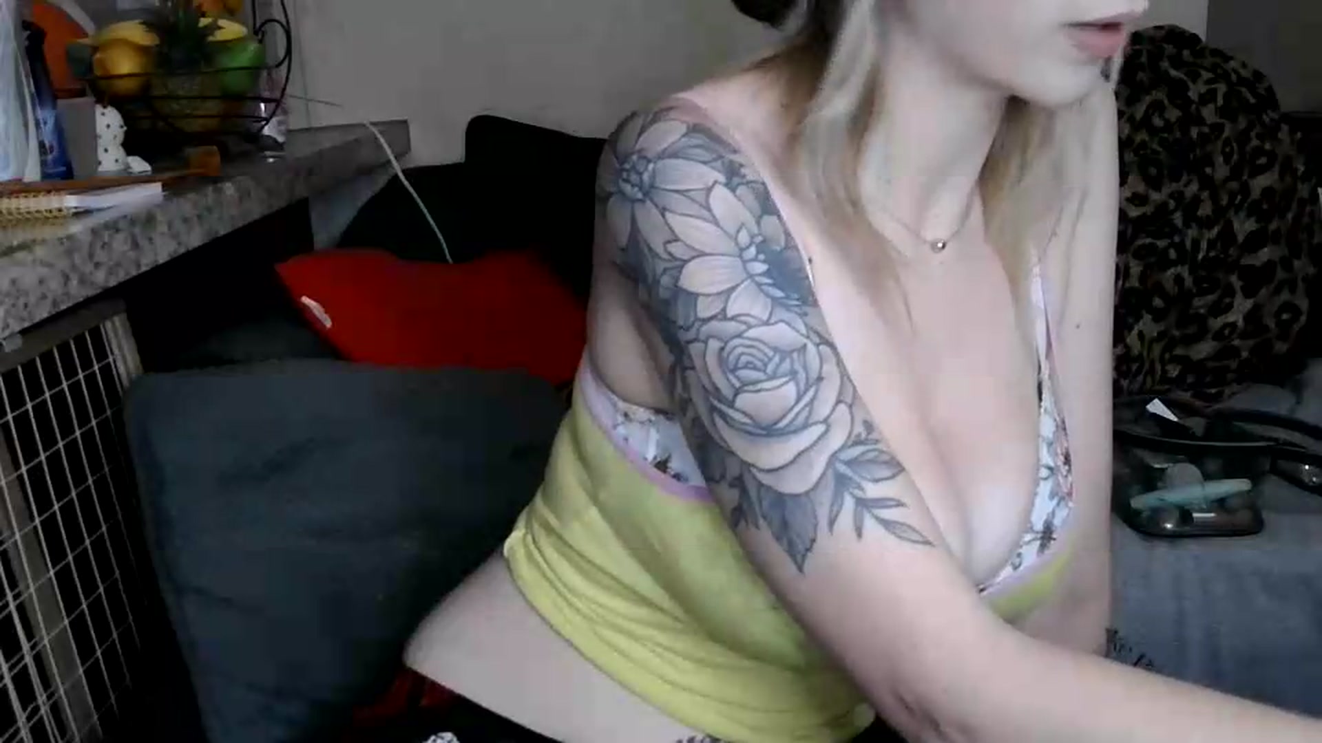 Gallery image thumbnail from Sofieyoungxxx's myfreecams stream on, 06/09/2026, 12:39 image 4 of 20