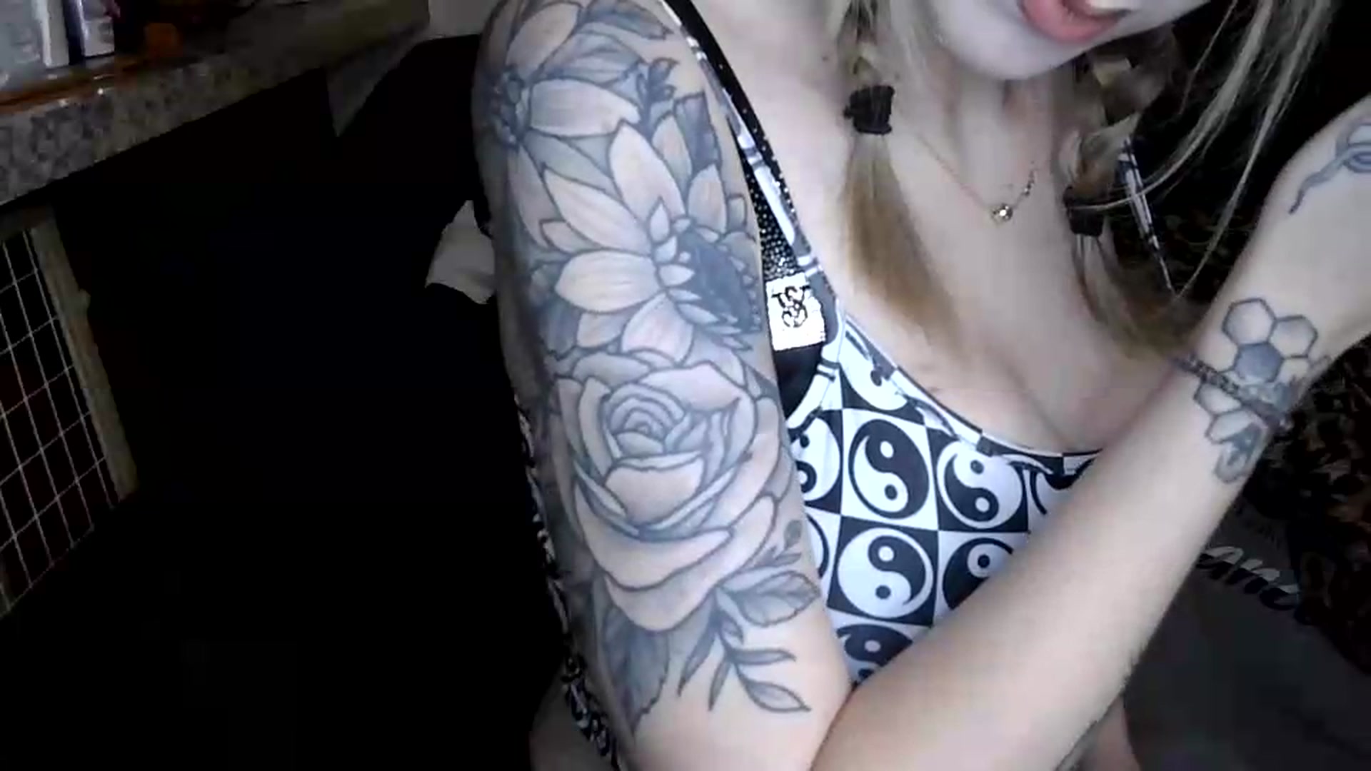 Gallery image thumbnail from Sofieyoungxxx's myfreecams stream on, 06/15/2026, 09:17 image 20 of 20